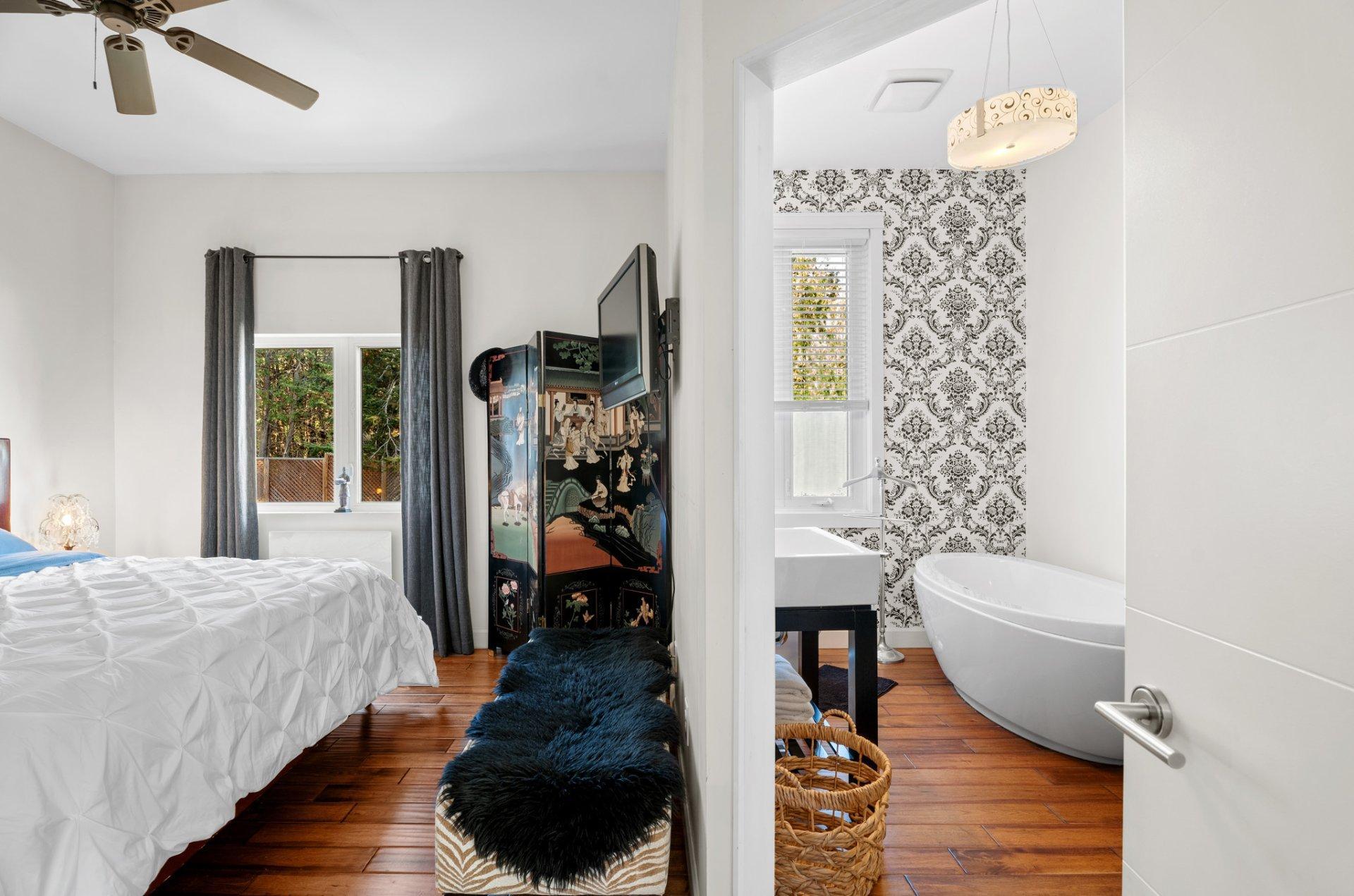 









1946


Ch. de Deauville

,
Sainte-Adèle,




QC
J8B2B2

