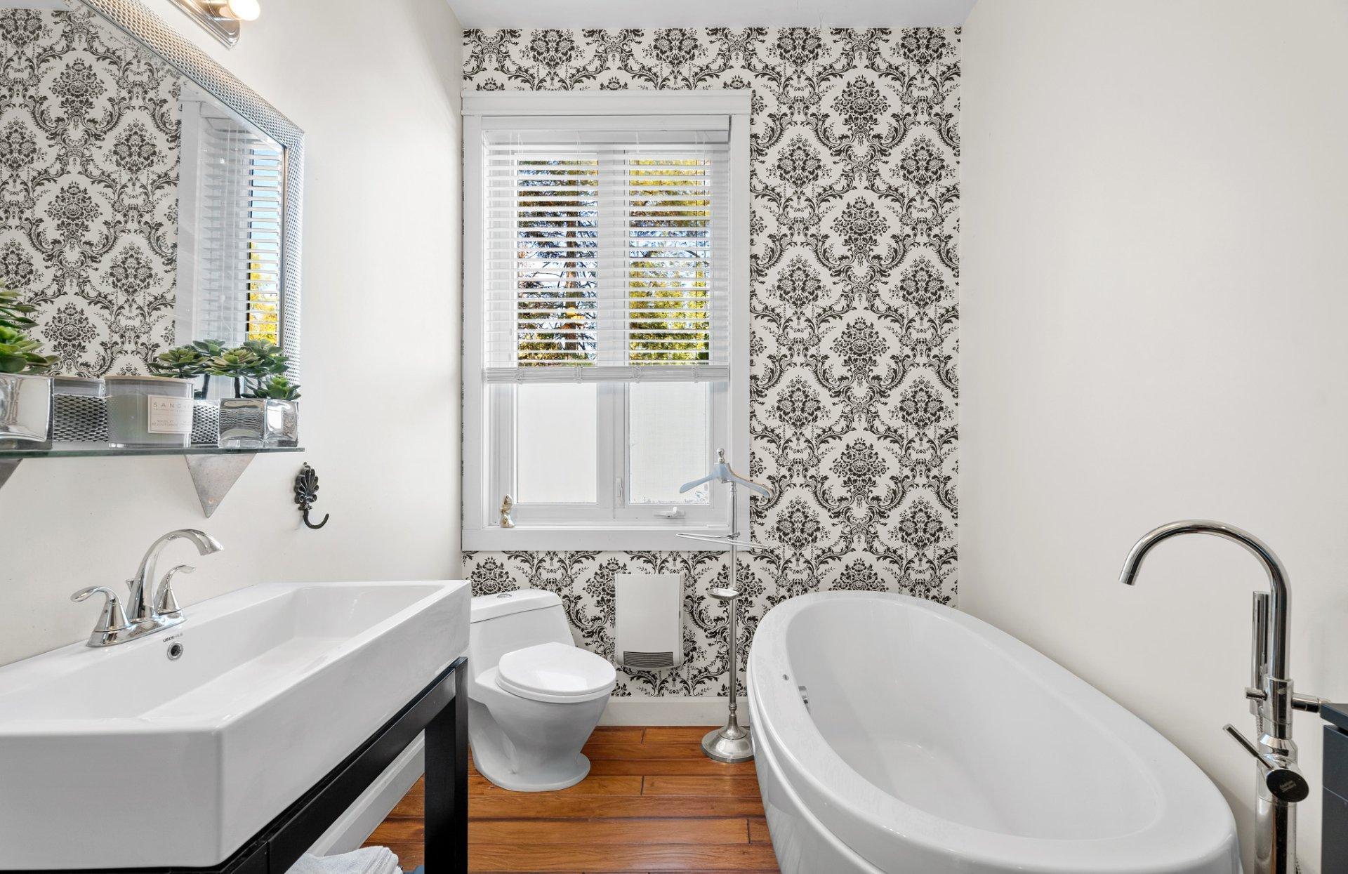 









1946


Ch. de Deauville

,
Sainte-Adèle,




QC
J8B2B2

