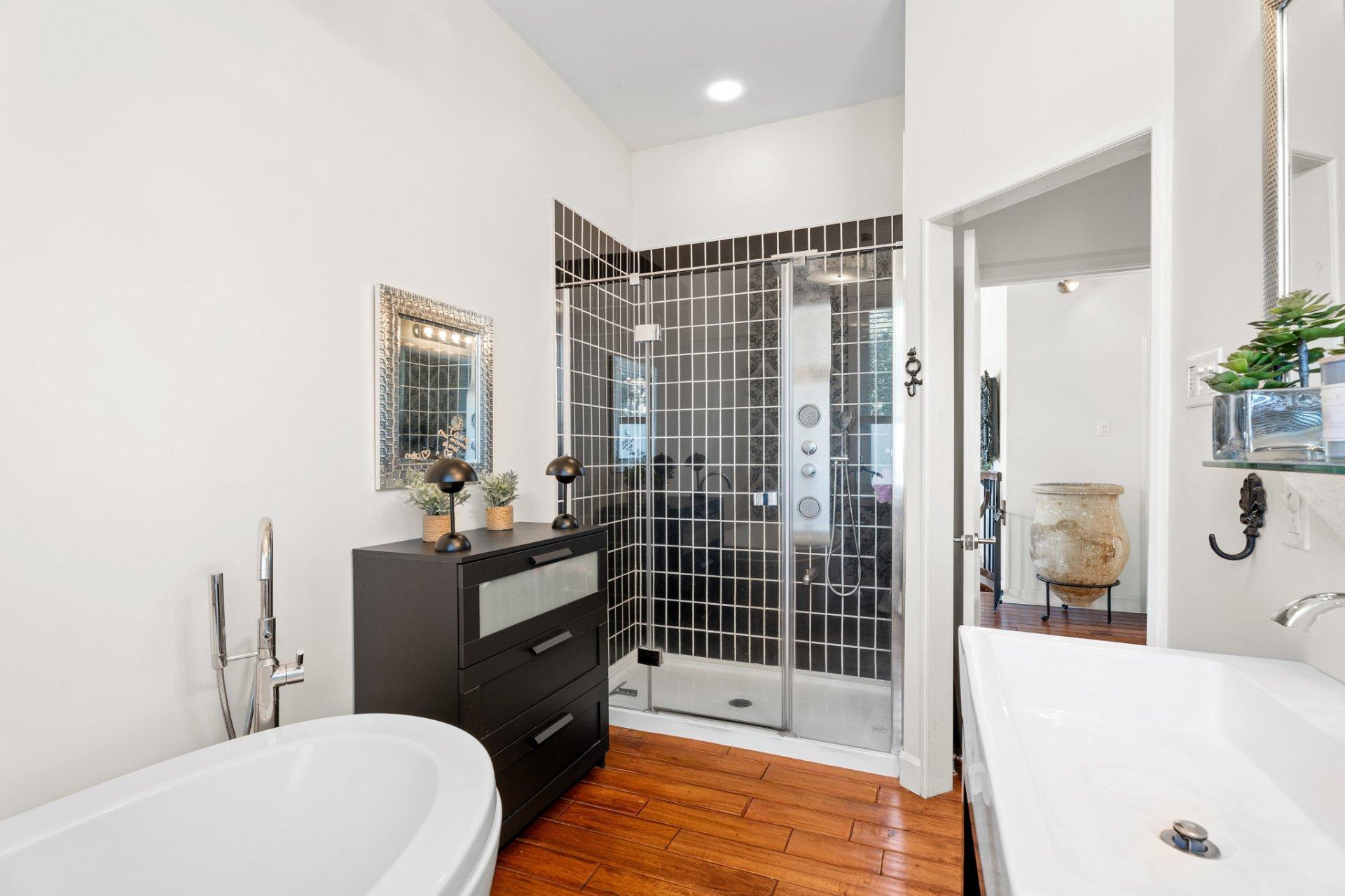 









1946


Ch. de Deauville

,
Sainte-Adèle,




QC
J8B2B2

