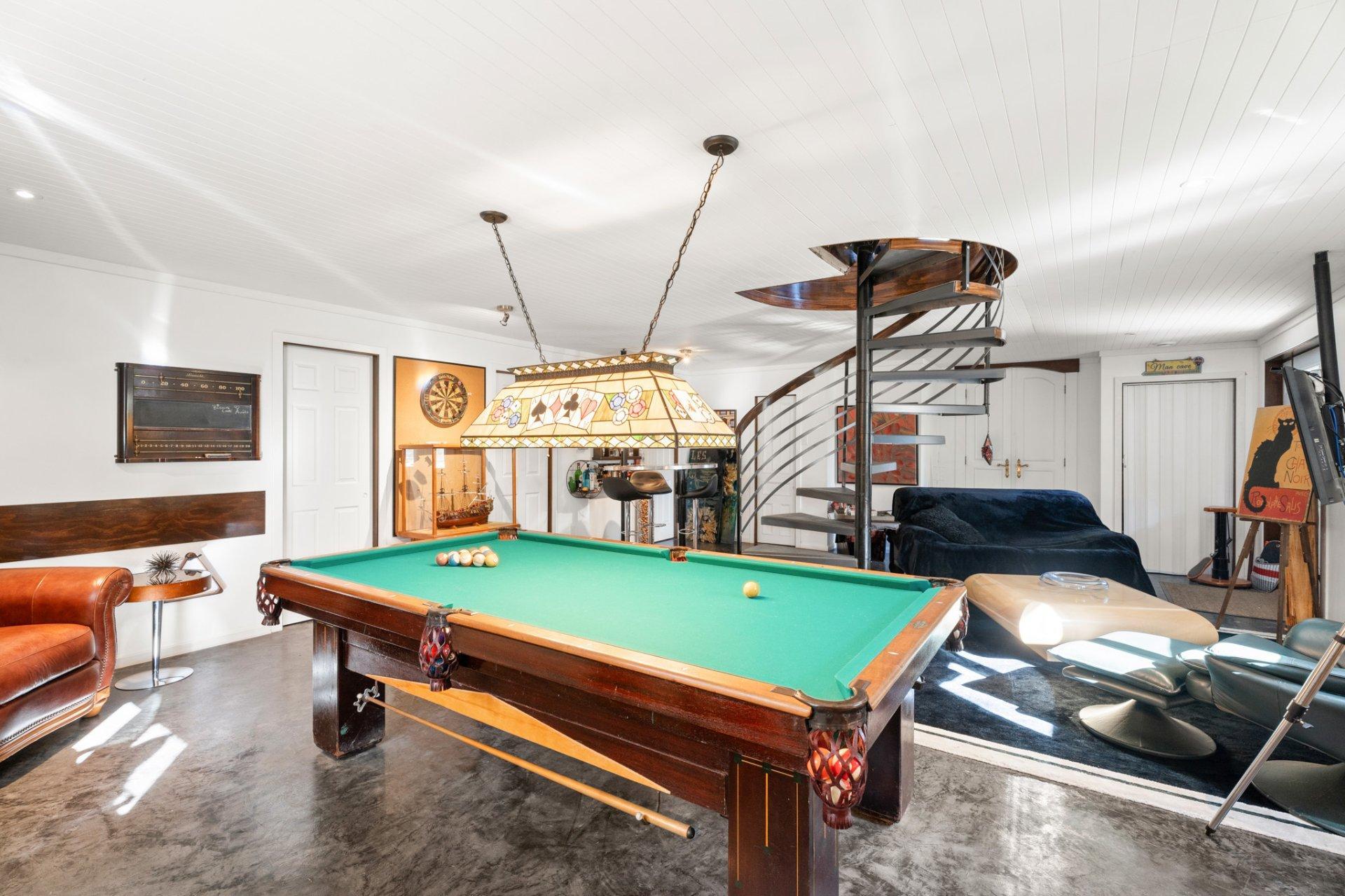 









1946


Ch. de Deauville

,
Sainte-Adèle,




QC
J8B2B2

