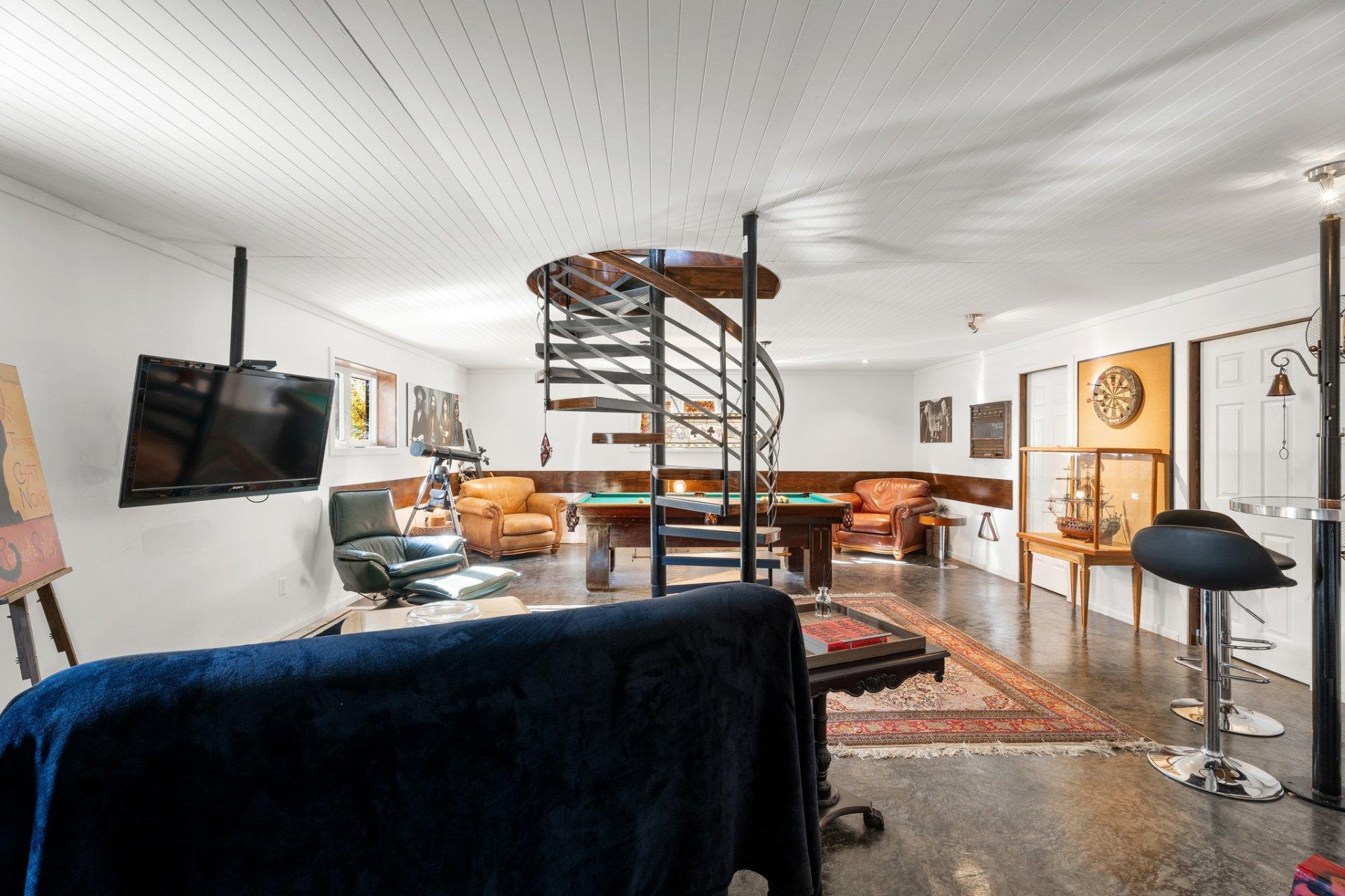 









1946


Ch. de Deauville

,
Sainte-Adèle,




QC
J8B2B2

