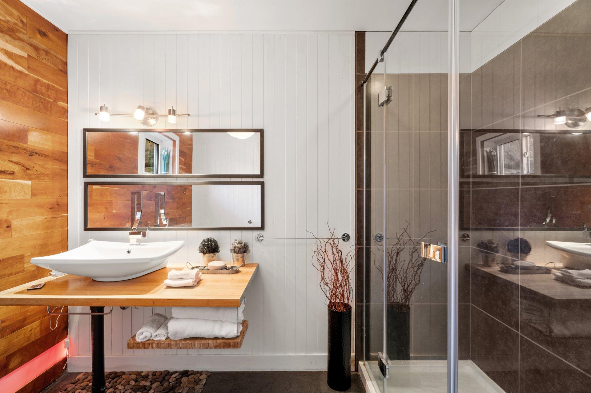 









1946


Ch. de Deauville

,
Sainte-Adèle,




QC
J8B2B2

