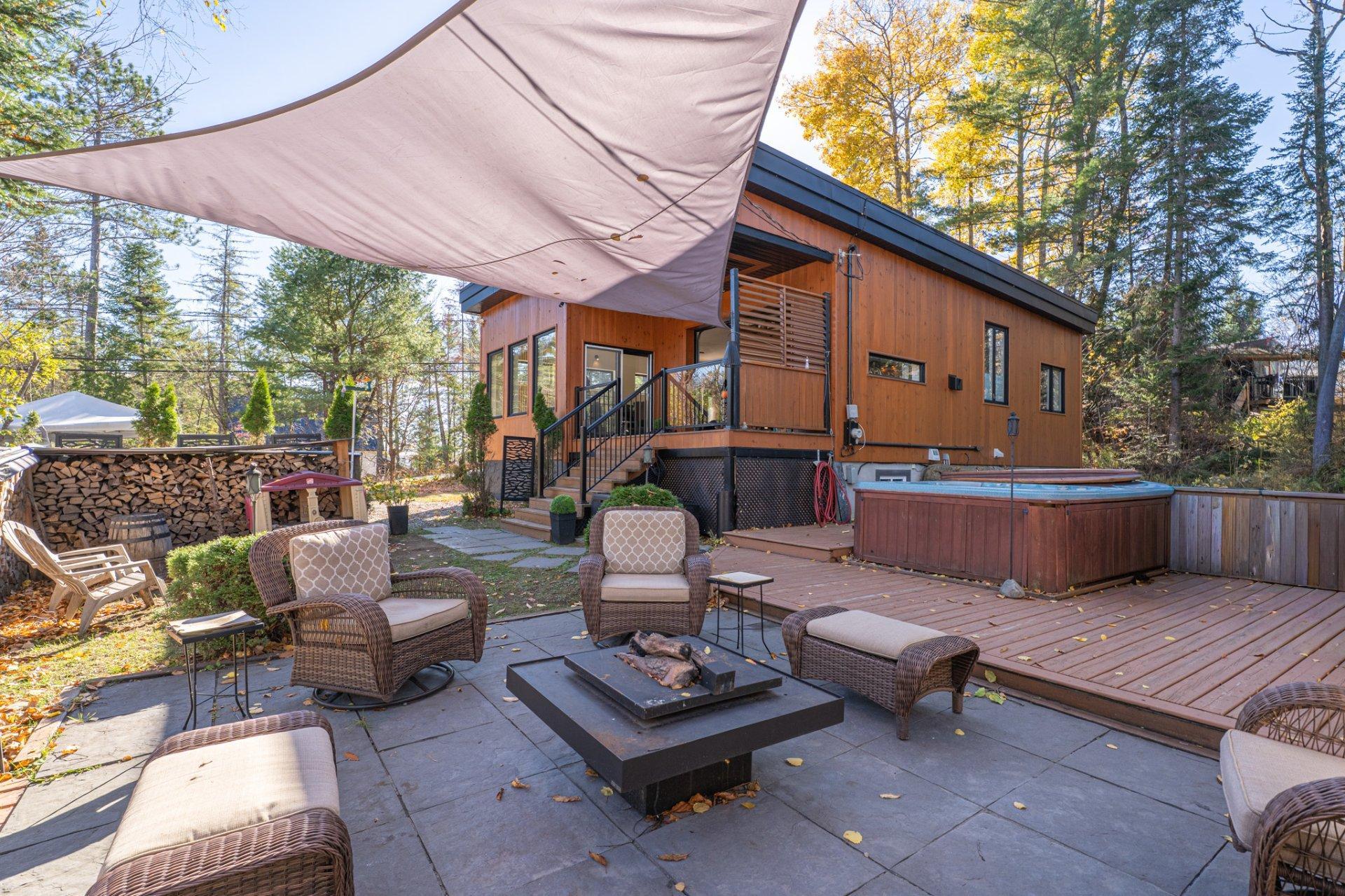 









1946


Ch. de Deauville

,
Sainte-Adèle,




QC
J8B2B2

