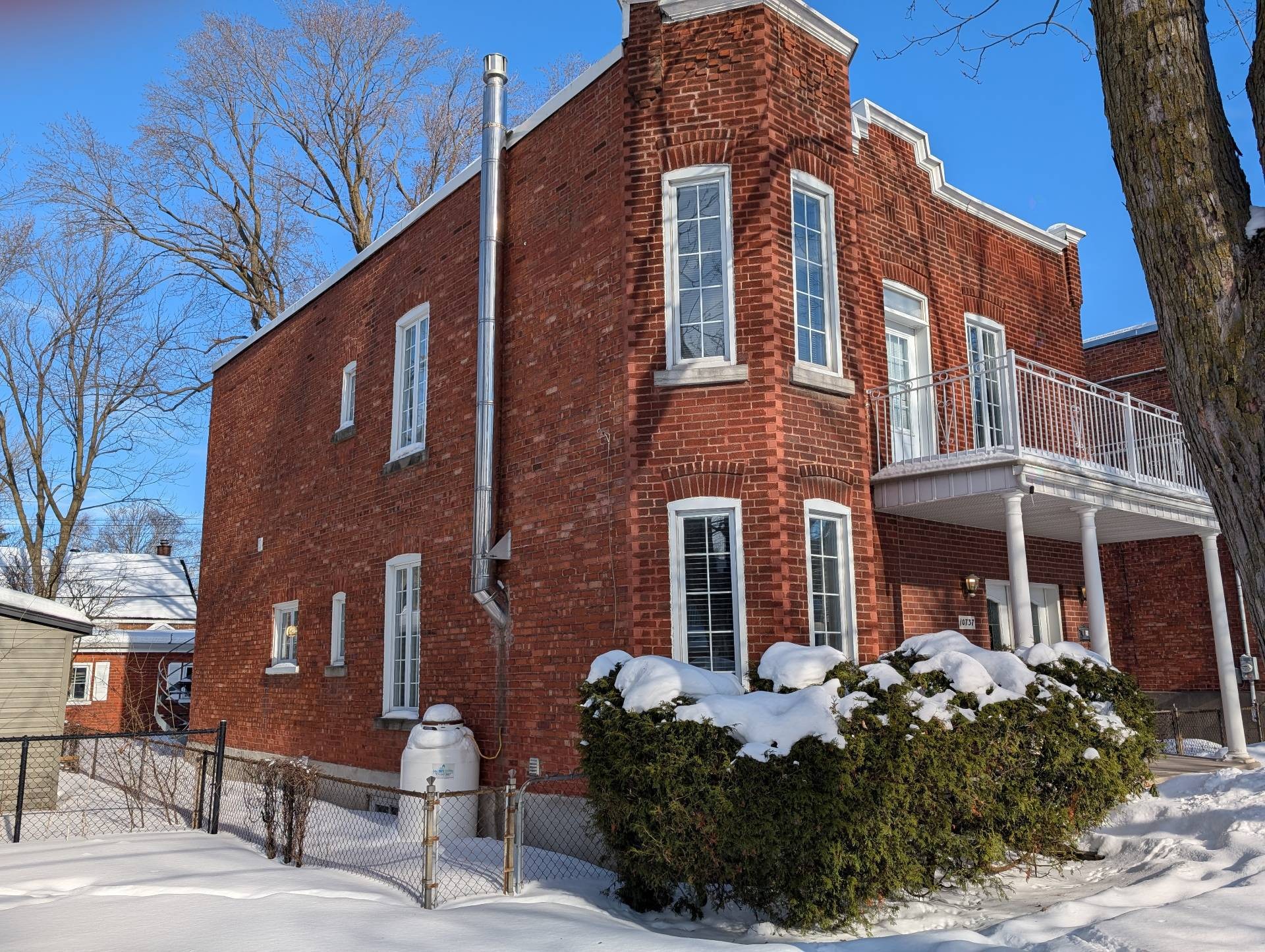 









10737


Av. Vianney

,
Montréal (Ahuntsic-Cartierville),




QC
H2B2Y3

