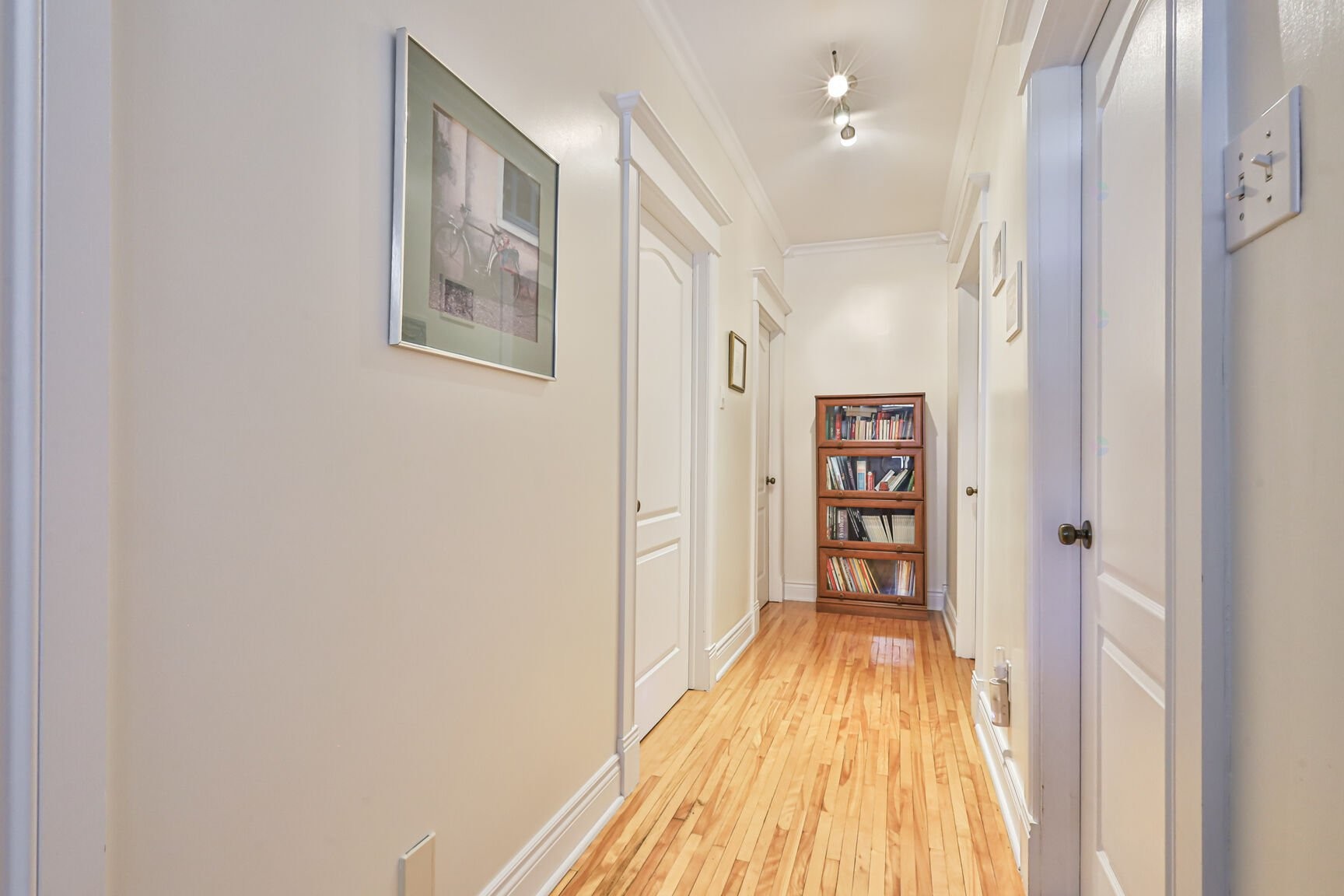 









10737


Av. Vianney

,
Montréal (Ahuntsic-Cartierville),




QC
H2B2Y3

