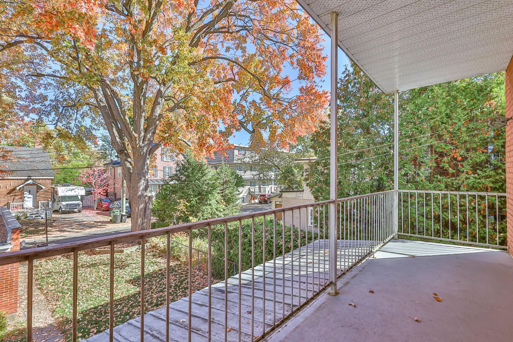 









10737


Av. Vianney

,
Montréal (Ahuntsic-Cartierville),




QC
H2B2Y3

