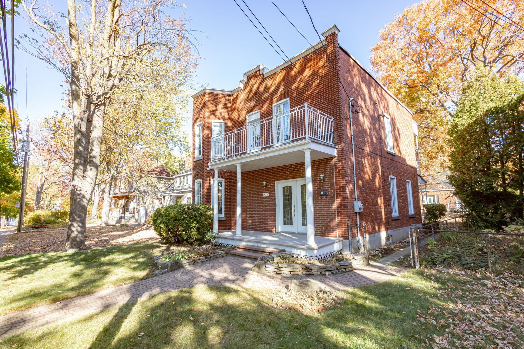 









10737


Av. Vianney

,
Montréal (Ahuntsic-Cartierville),




QC
H2B2Y3

