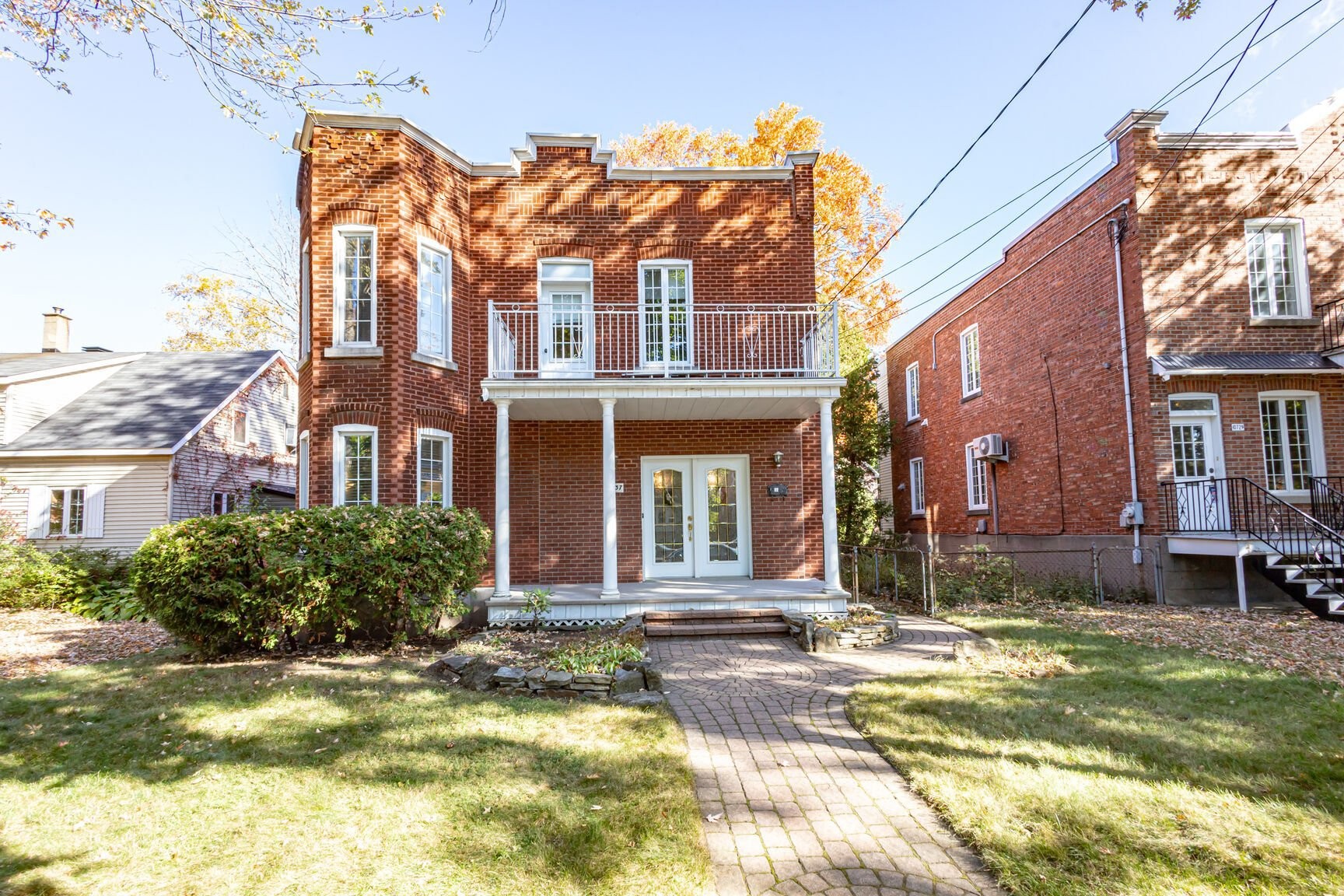 









10737


Av. Vianney

,
Montréal (Ahuntsic-Cartierville),




QC
H2B2Y3

