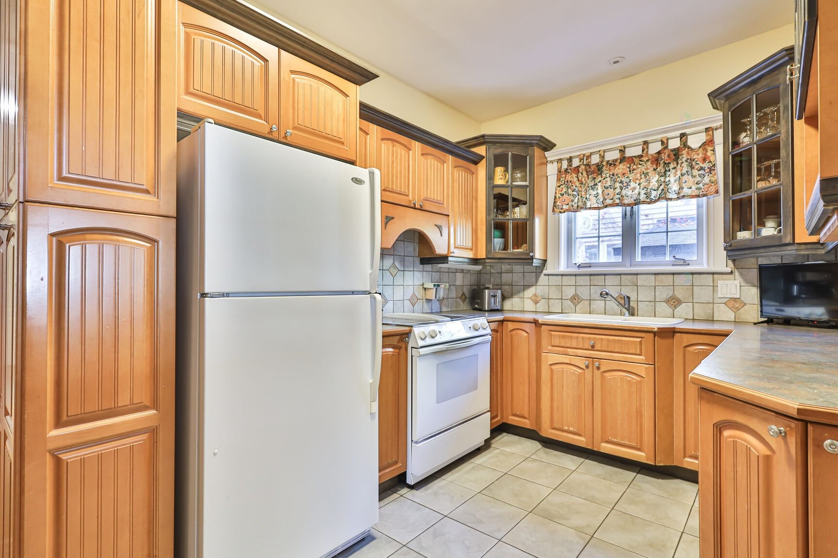 









10737


Av. Vianney

,
Montréal (Ahuntsic-Cartierville),




QC
H2B2Y3

