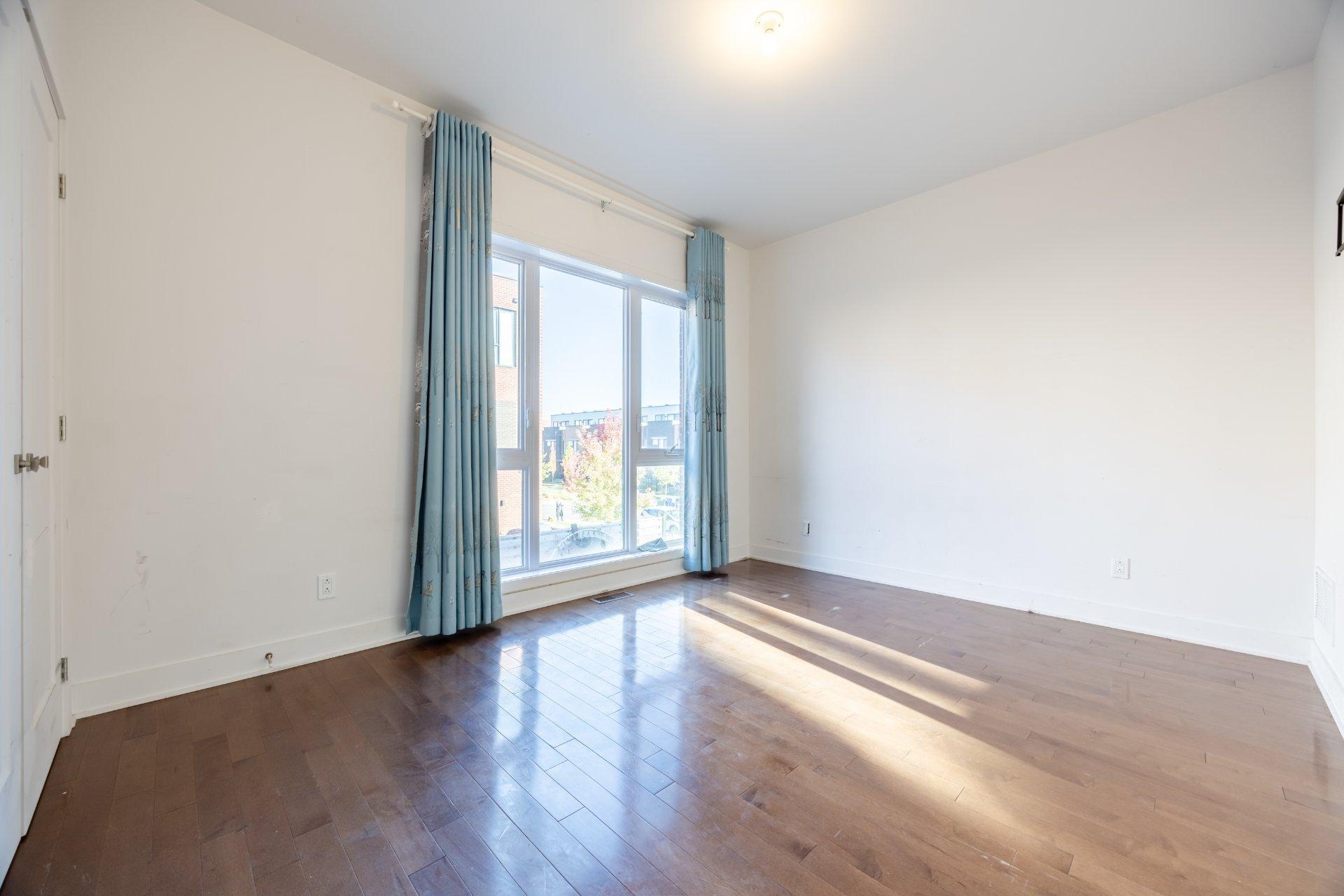









1036


Rue Jacqueline-Sicotte

,
Montréal (LaSalle),




QC
H8N0G9

