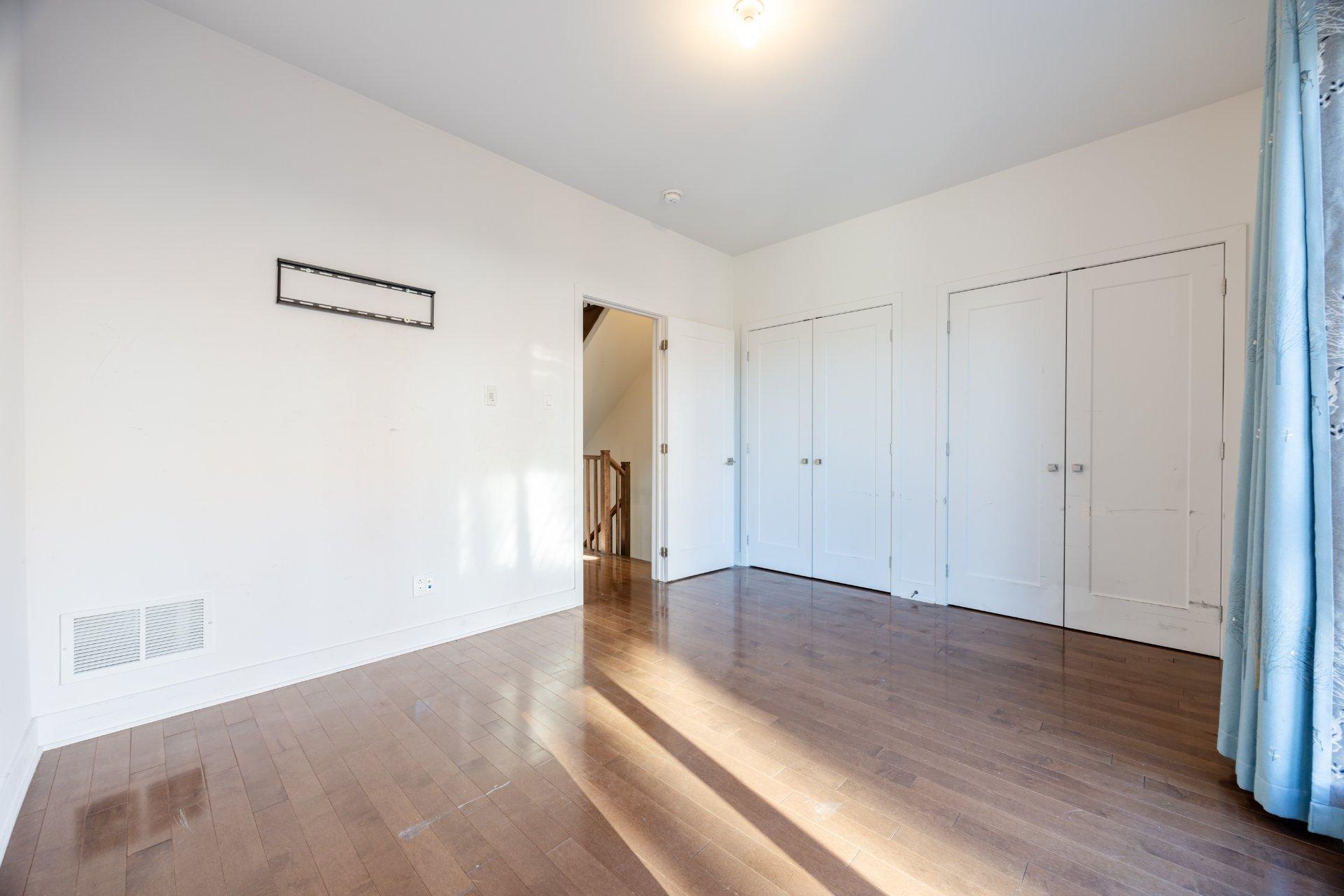 









1036


Rue Jacqueline-Sicotte

,
Montréal (LaSalle),




QC
H8N0G9

