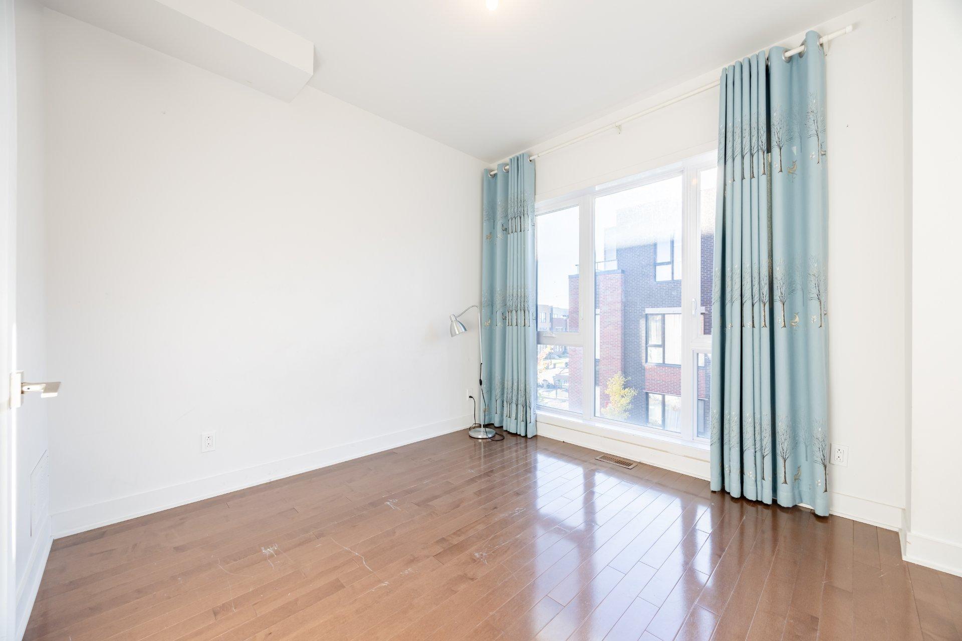 









1036


Rue Jacqueline-Sicotte

,
Montréal (LaSalle),




QC
H8N0G9

