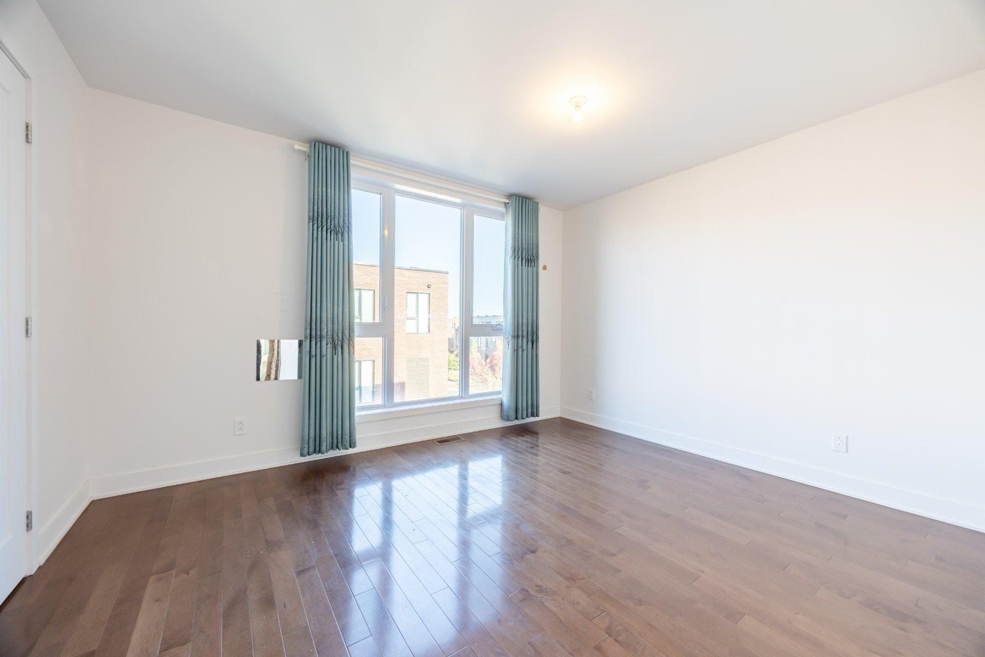 









1036


Rue Jacqueline-Sicotte

,
Montréal (LaSalle),




QC
H8N0G9

