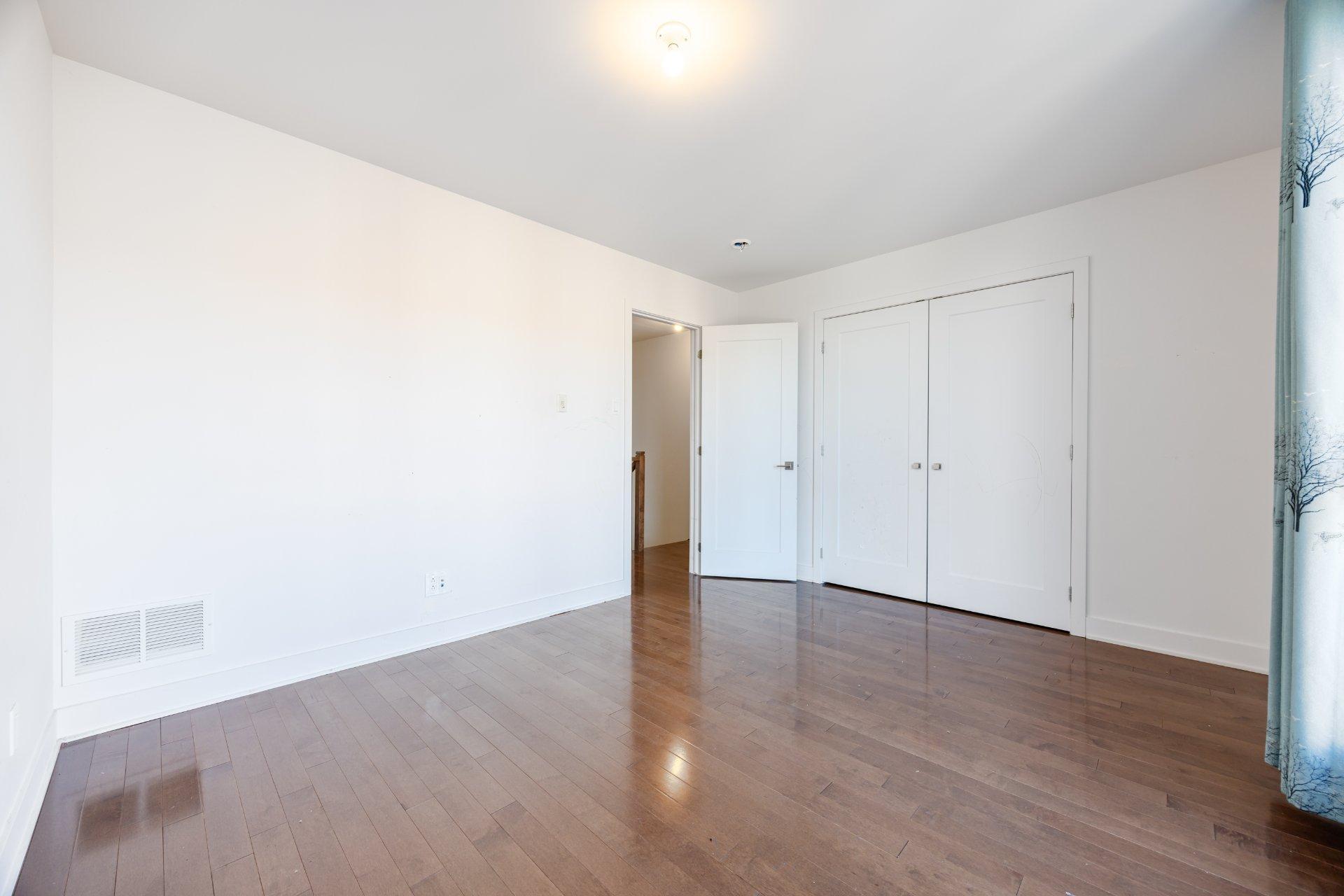 









1036


Rue Jacqueline-Sicotte

,
Montréal (LaSalle),




QC
H8N0G9

