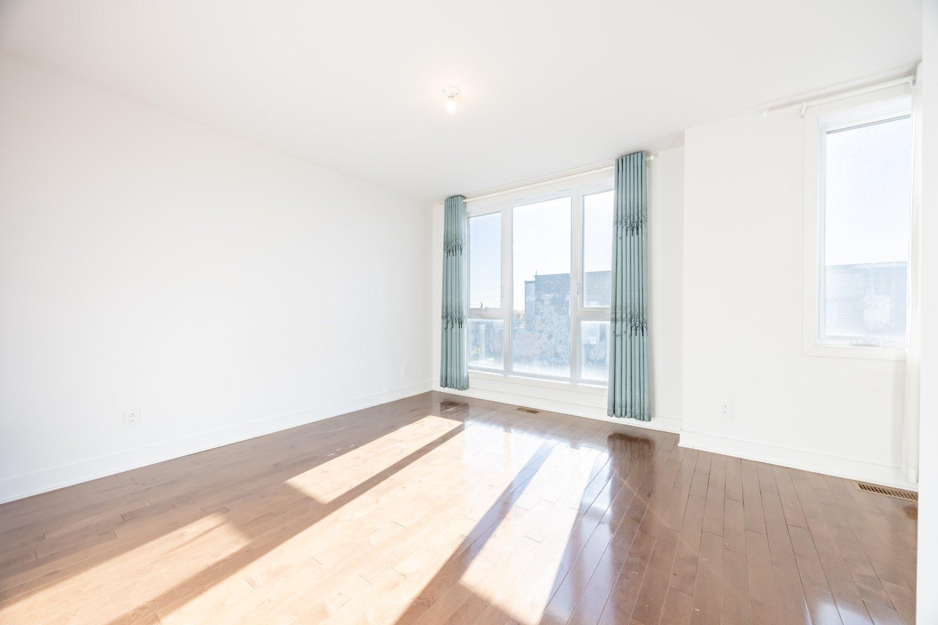 









1036


Rue Jacqueline-Sicotte

,
Montréal (LaSalle),




QC
H8N0G9

