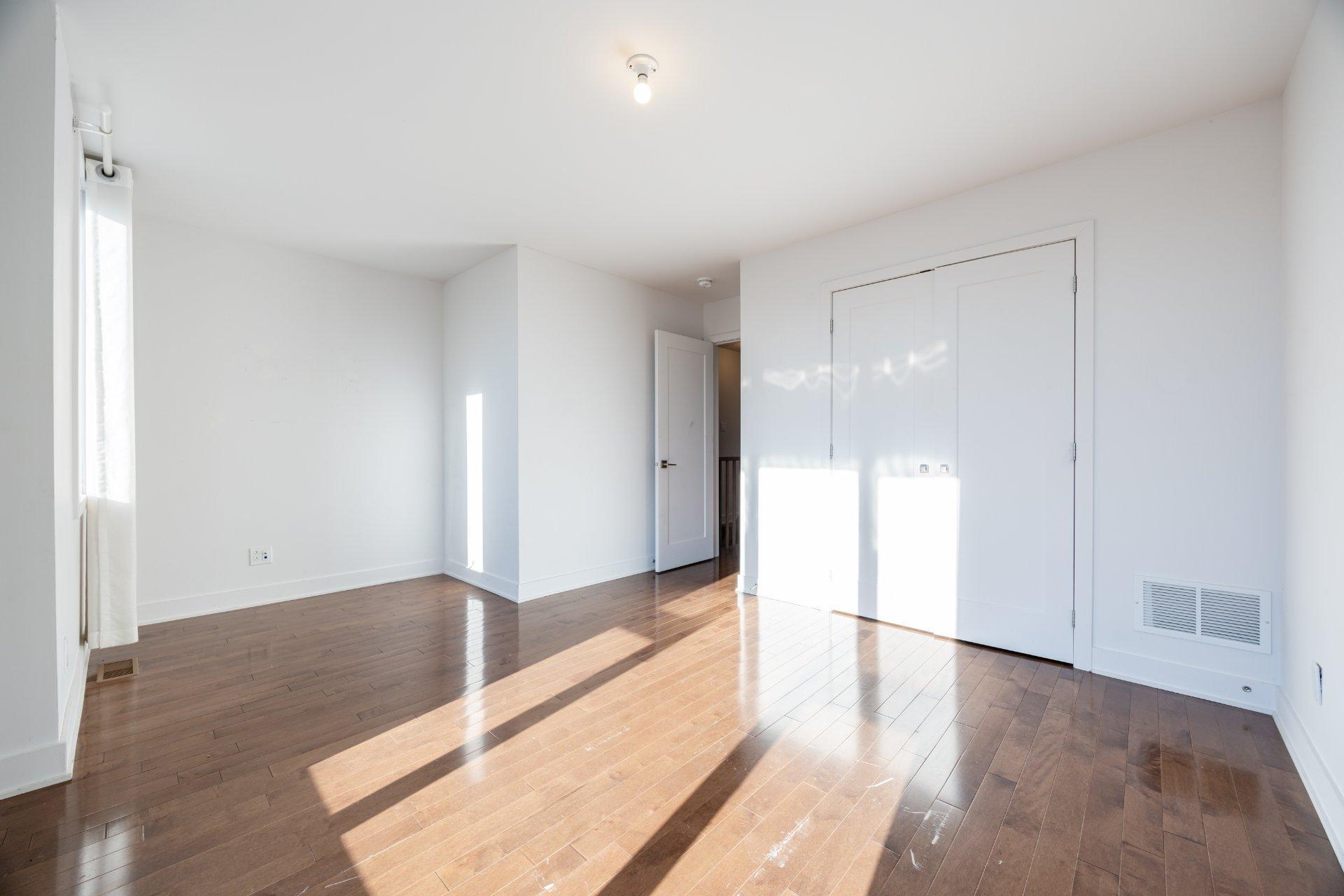









1036


Rue Jacqueline-Sicotte

,
Montréal (LaSalle),




QC
H8N0G9

