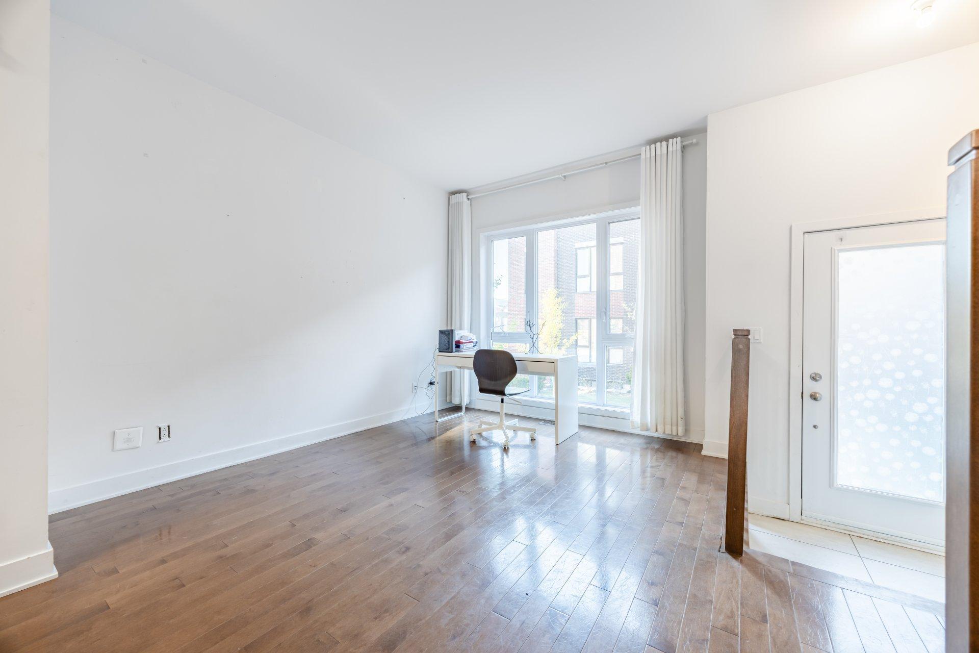









1036


Rue Jacqueline-Sicotte

,
Montréal (LaSalle),




QC
H8N0G9

