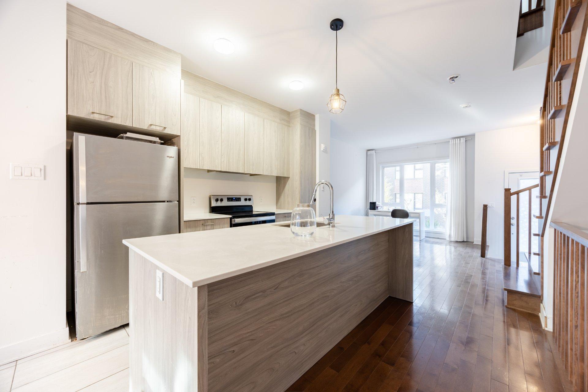 









1036


Rue Jacqueline-Sicotte

,
Montréal (LaSalle),




QC
H8N0G9

