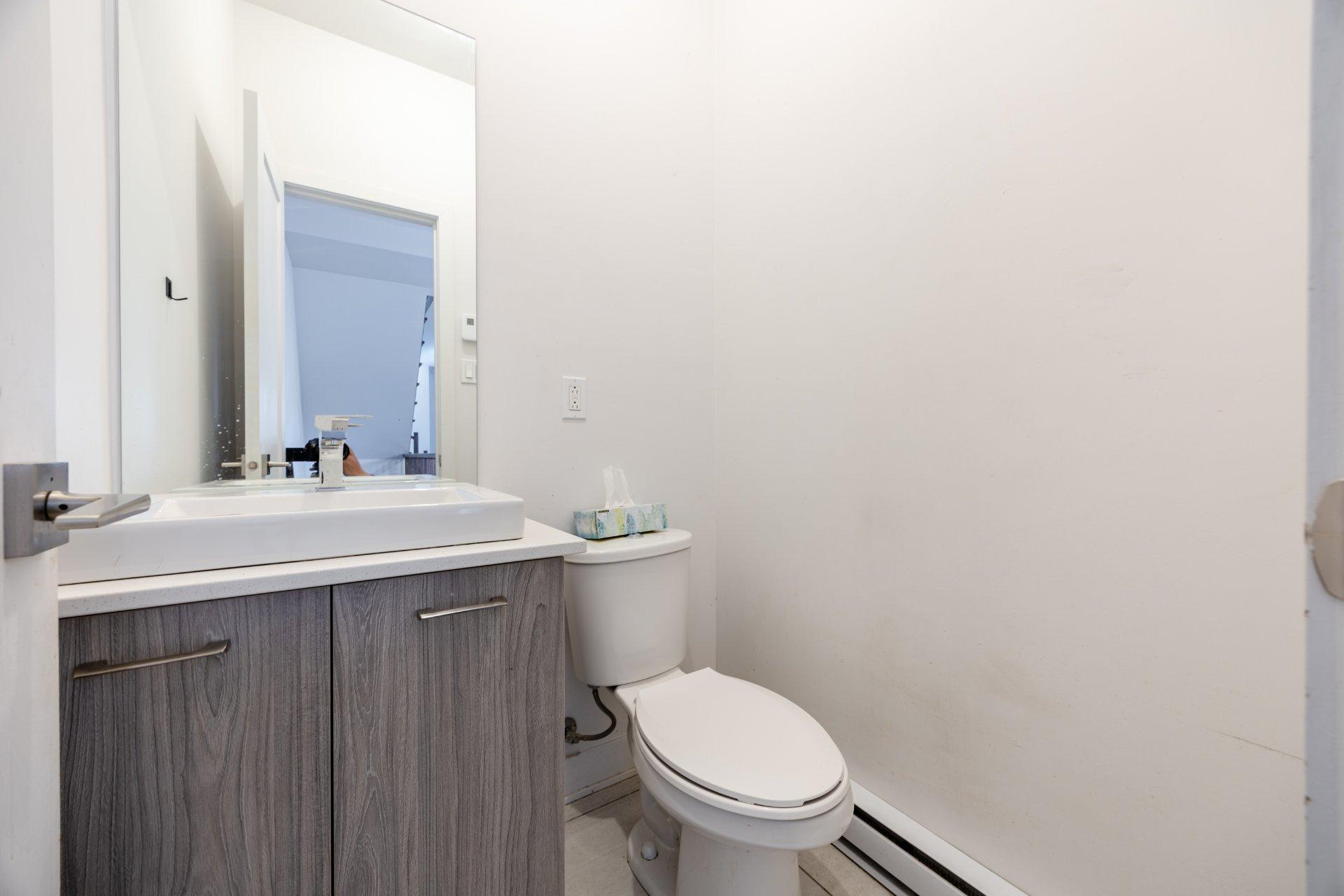 









1036


Rue Jacqueline-Sicotte

,
Montréal (LaSalle),




QC
H8N0G9

