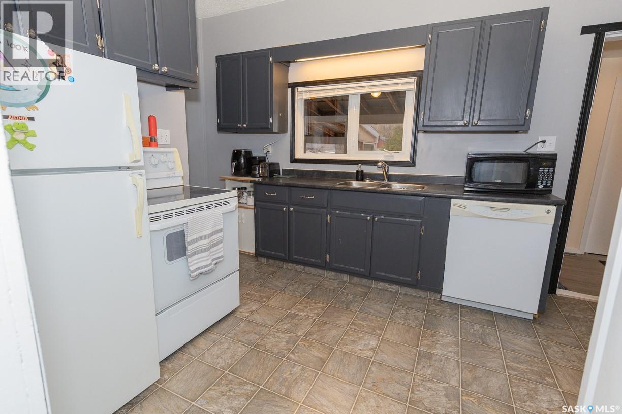 












202 Russell STREET

,
Luseland,




Saskatchewan
S0L2A0

