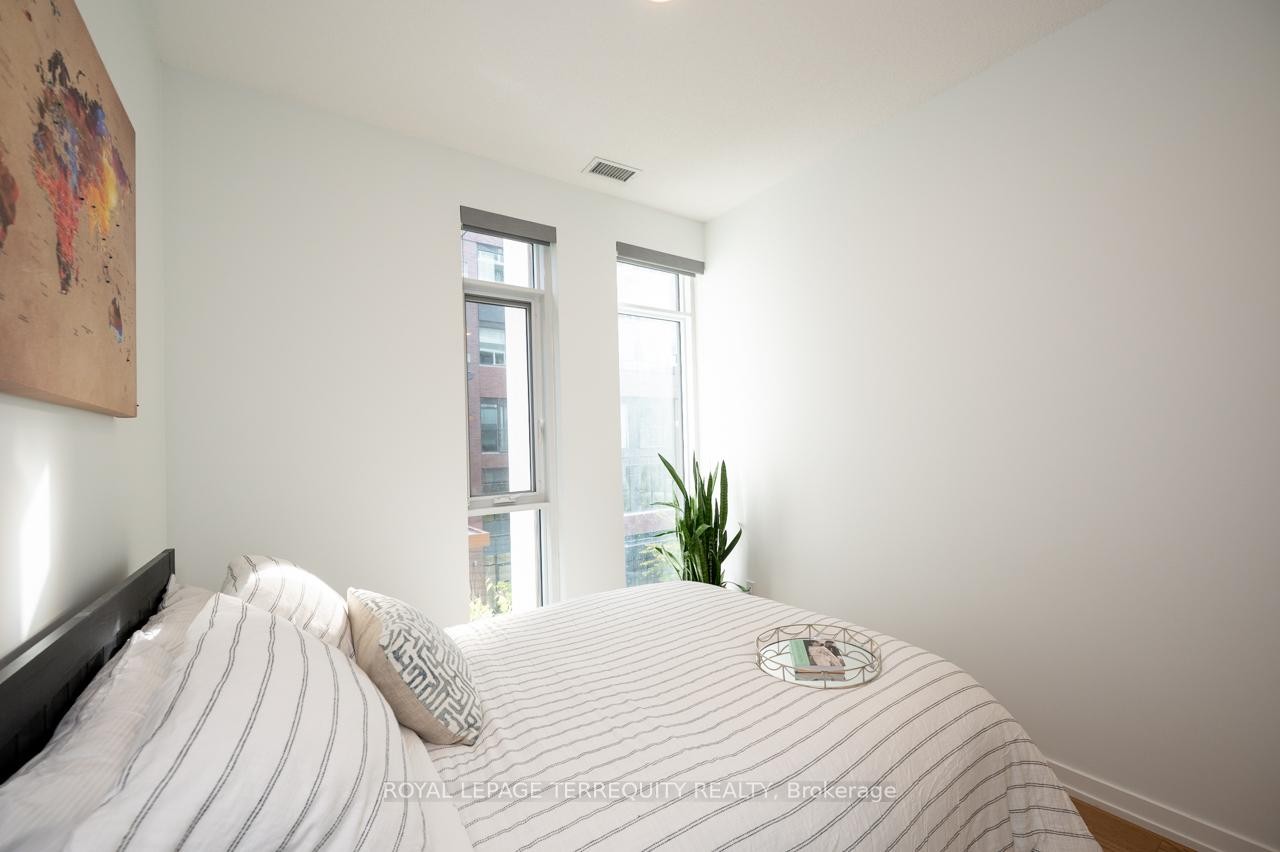 









34


Tubman

Avenue, 306,
Toronto,




ON
M5A 0R2

