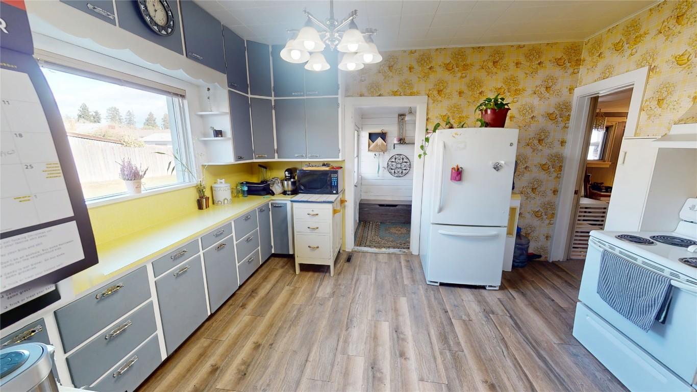 









406


3rd

Street,
Cranbrook,




BC
V1C 3Z4

