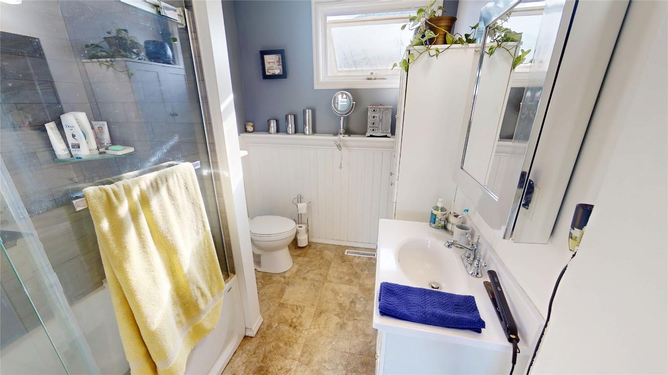 









406


3rd

Street,
Cranbrook,




BC
V1C 3Z4

