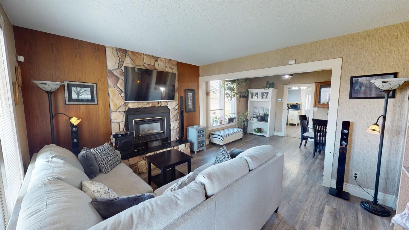 









406


3rd

Street,
Cranbrook,




BC
V1C 3Z4

