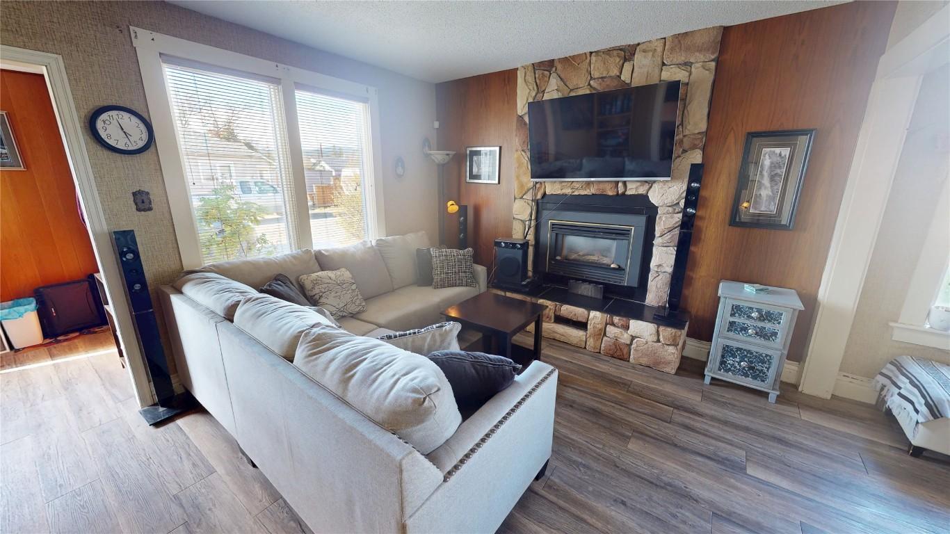 









406


3rd

Street,
Cranbrook,




BC
V1C 3Z4

