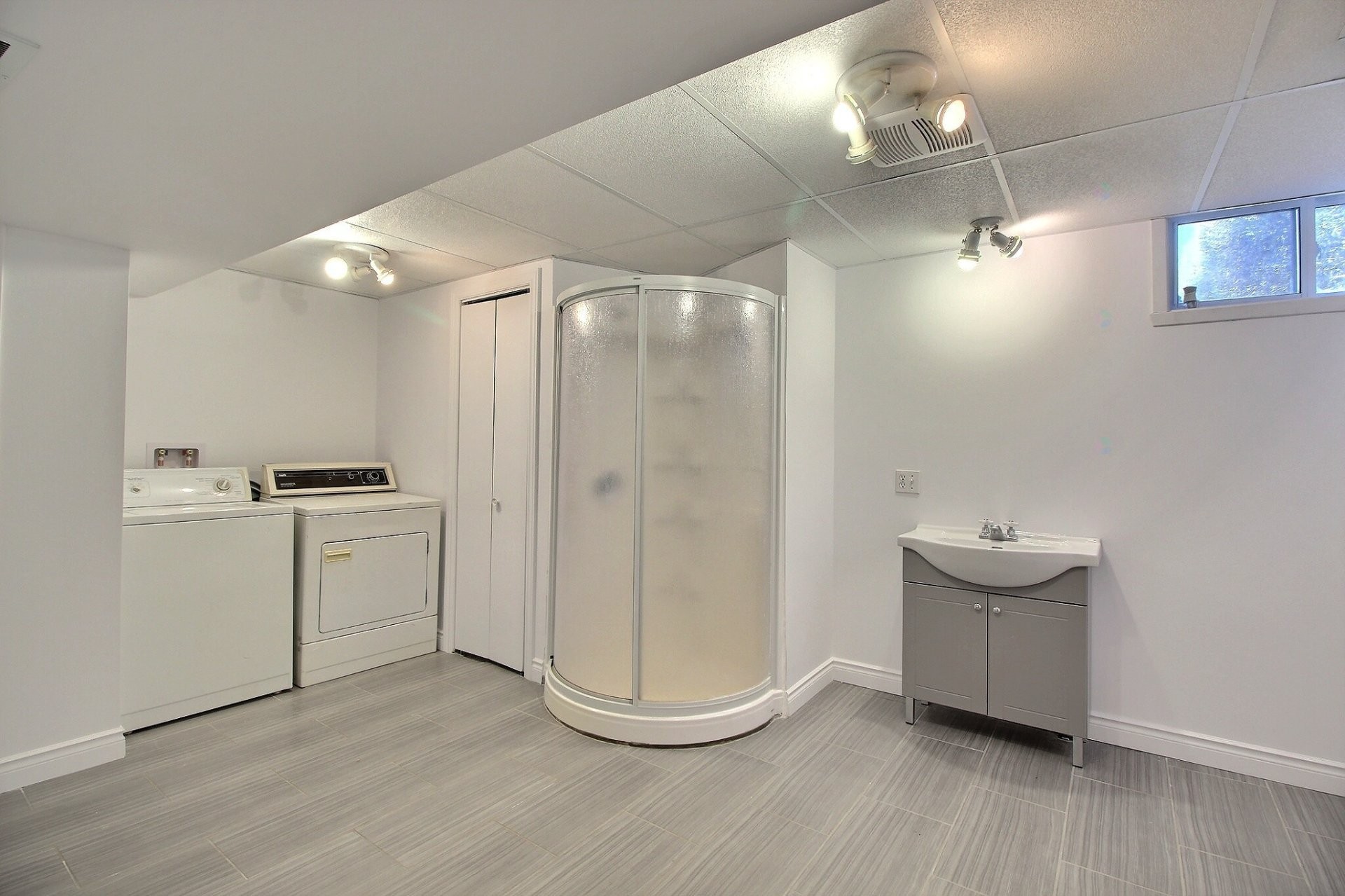 









37


Place Noyelle

,
Lebel-sur-Quévillon,




QC
J0Y1X0

