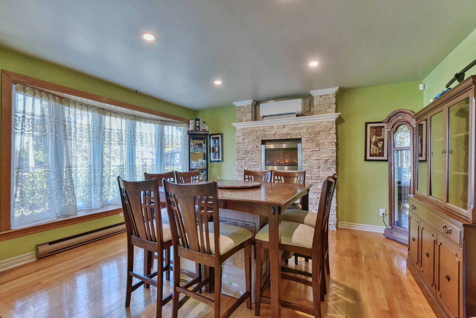 









344


Rue Mitchell

,
Lachute,




QC
J8H2K2

