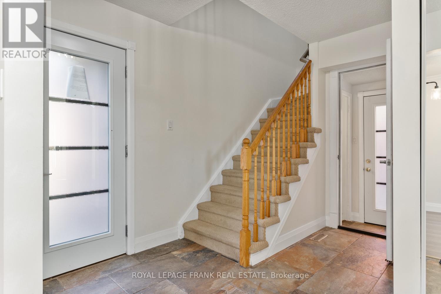 












35 FERNBANK PLACE

,
Whitby (Pringle Creek),




Ontario
L1R1T1

