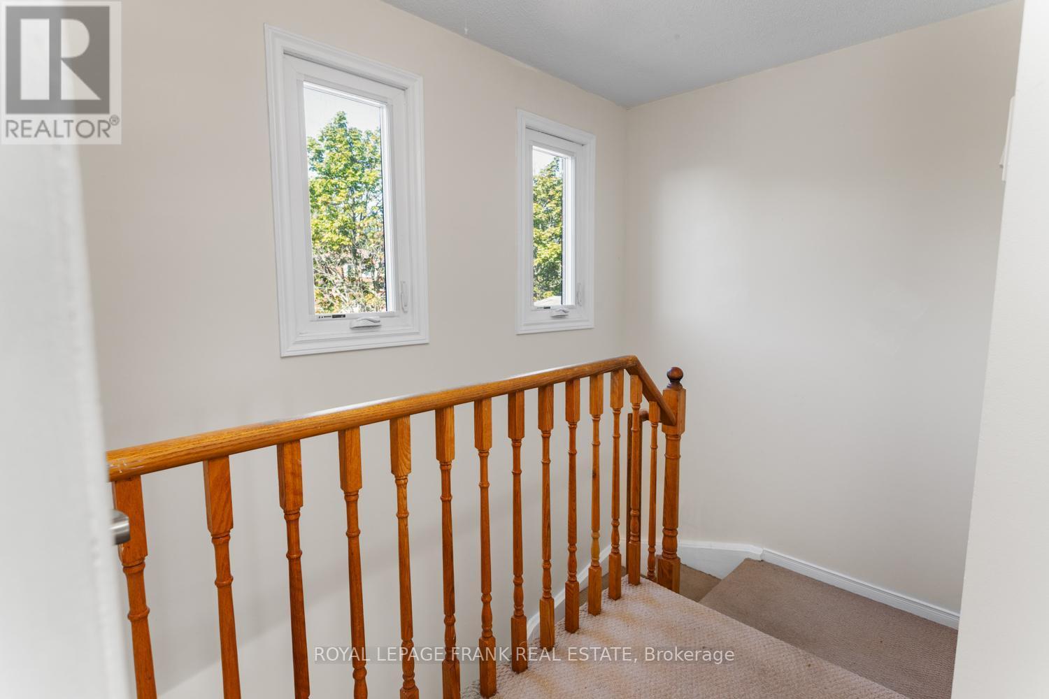 












35 FERNBANK PLACE

,
Whitby (Pringle Creek),




Ontario
L1R1T1

