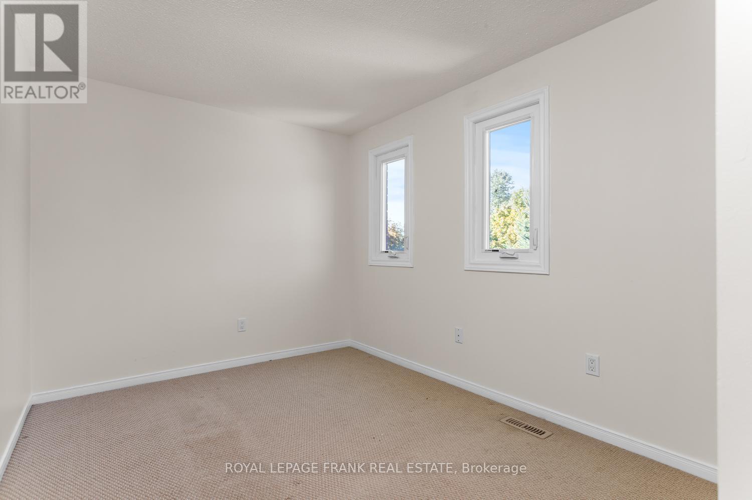 












35 FERNBANK PLACE

,
Whitby (Pringle Creek),




Ontario
L1R1T1

