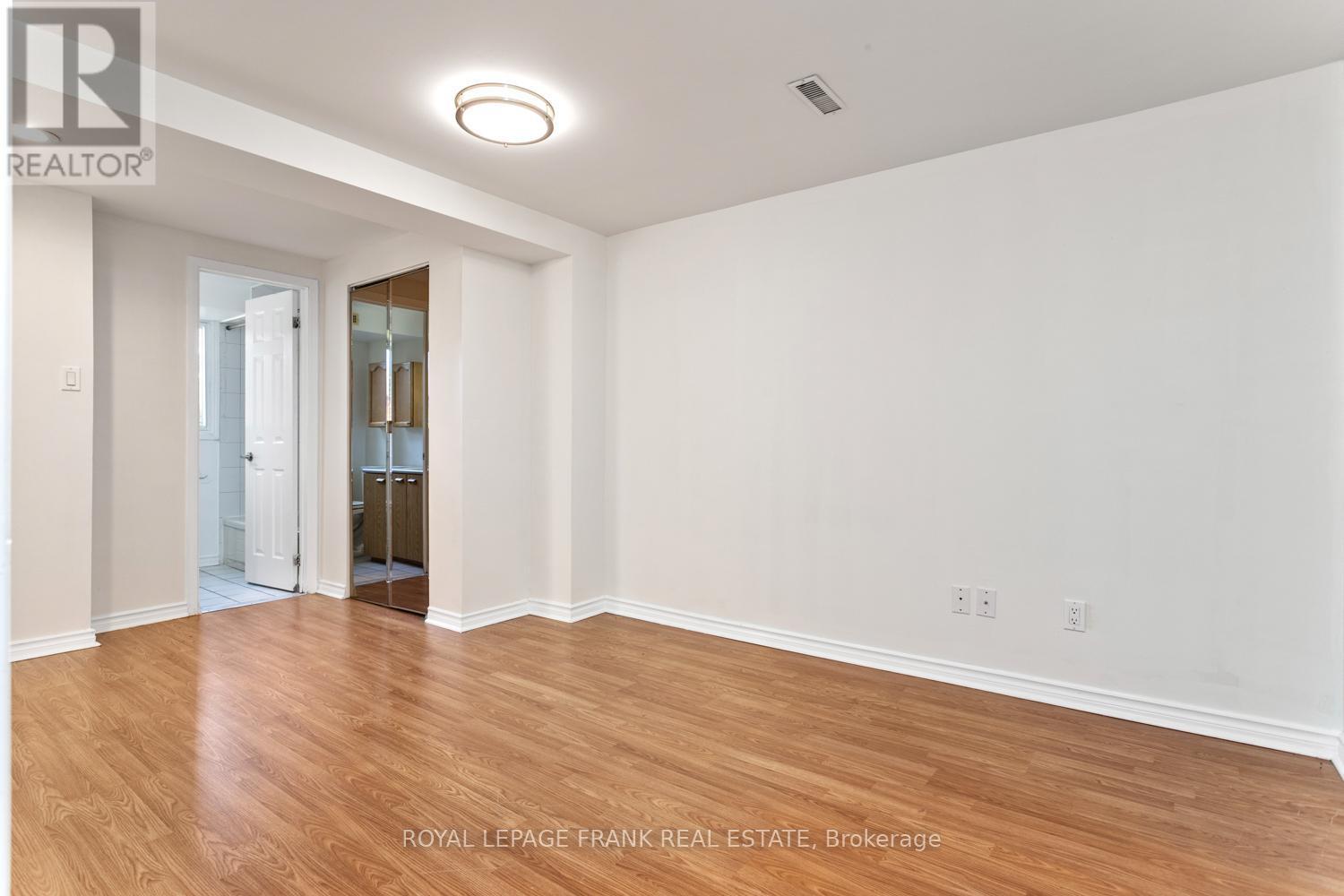 












35 FERNBANK PLACE

,
Whitby (Pringle Creek),




Ontario
L1R1T1

