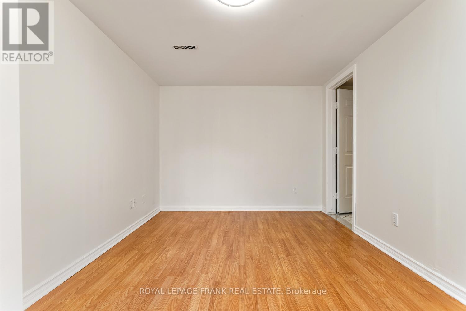 












35 FERNBANK PLACE

,
Whitby (Pringle Creek),




Ontario
L1R1T1

