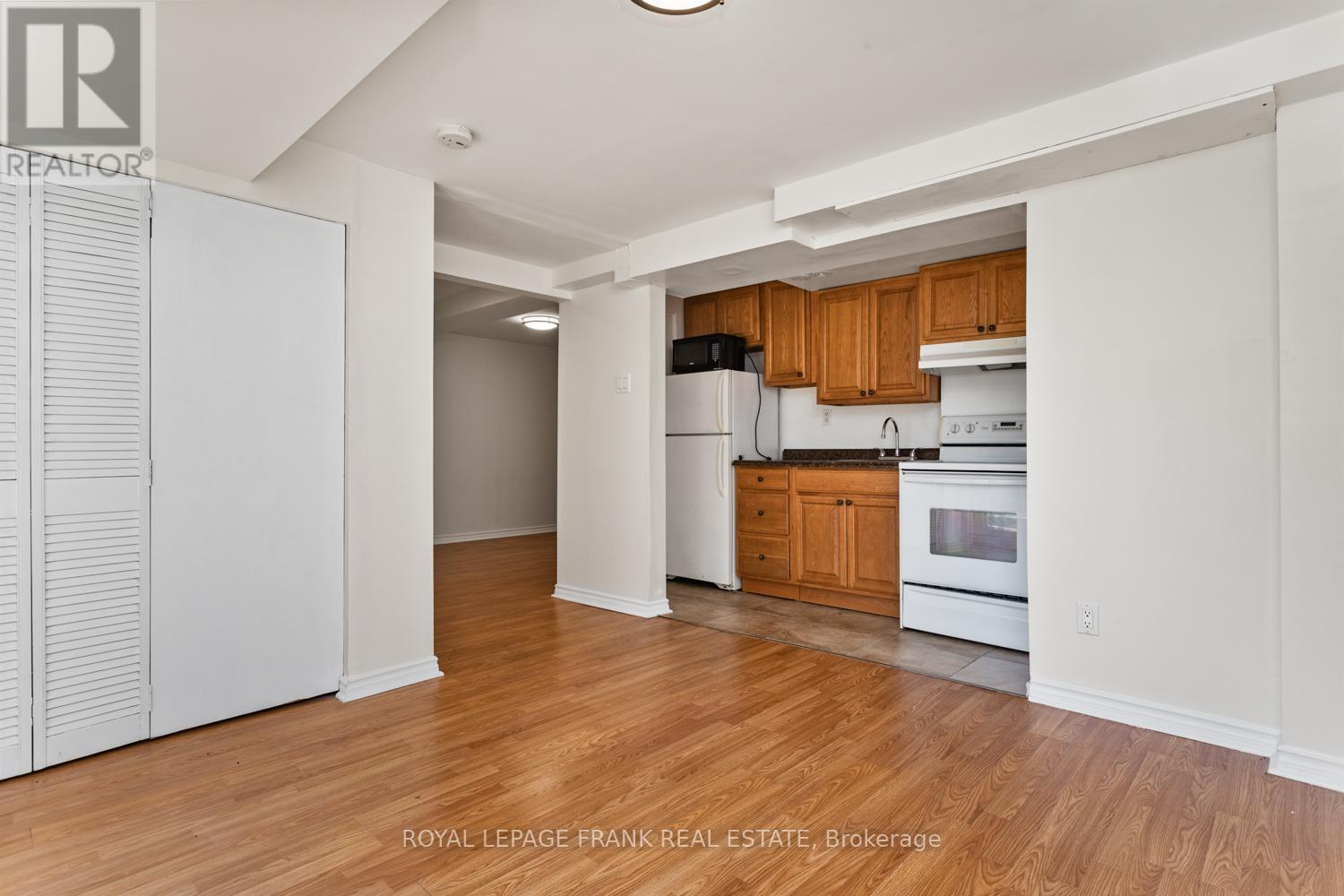 












35 FERNBANK PLACE

,
Whitby (Pringle Creek),




Ontario
L1R1T1

