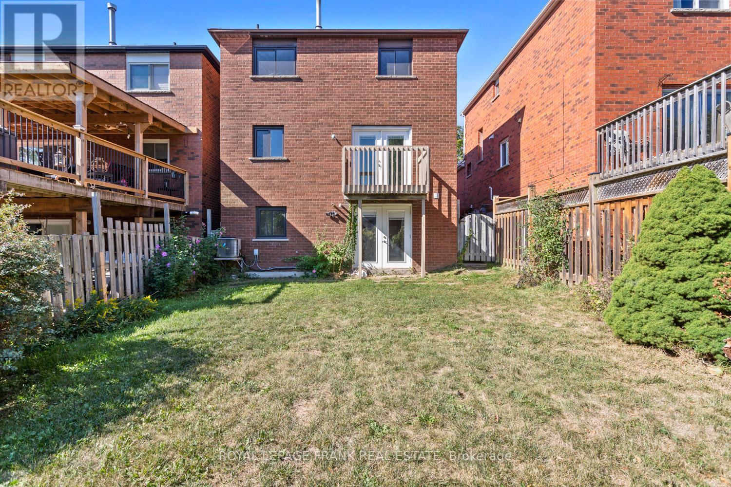 












35 FERNBANK PLACE

,
Whitby (Pringle Creek),




Ontario
L1R1T1

