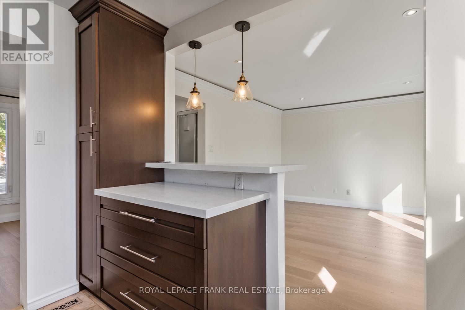 












35 FERNBANK PLACE

,
Whitby (Pringle Creek),




Ontario
L1R1T1

