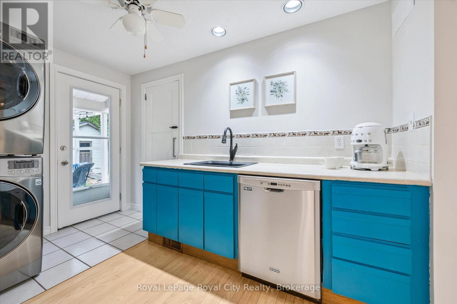 












6548 BEATTY LINE N

,
Centre Wellington (Fergus),




Ontario
N1M2W3

