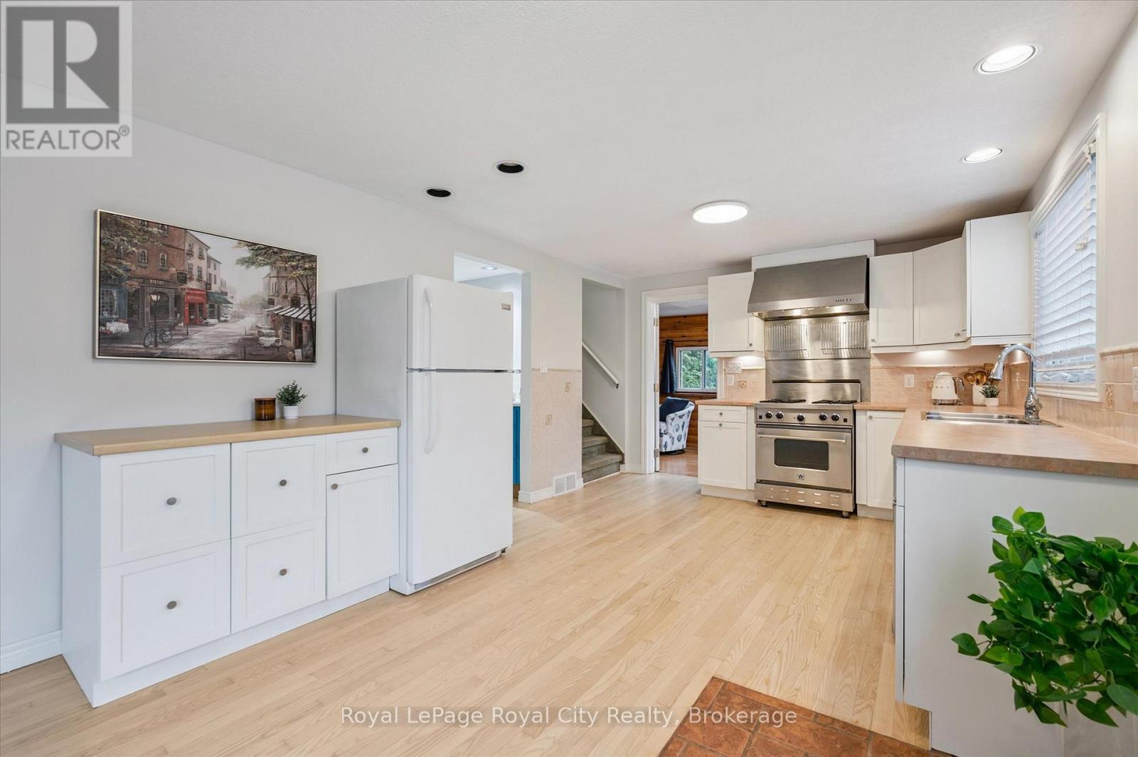 












6548 BEATTY LINE N

,
Centre Wellington (Fergus),




Ontario
N1M2W3

