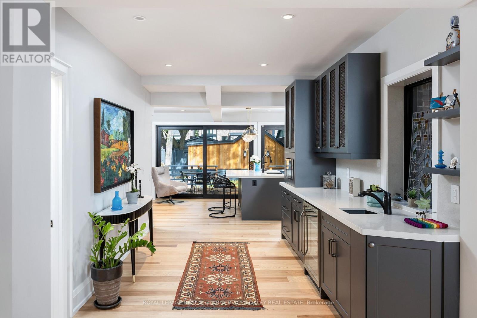 












26 MCMASTER AVENUE

,
Toronto,




Ontario
M4V1A9

