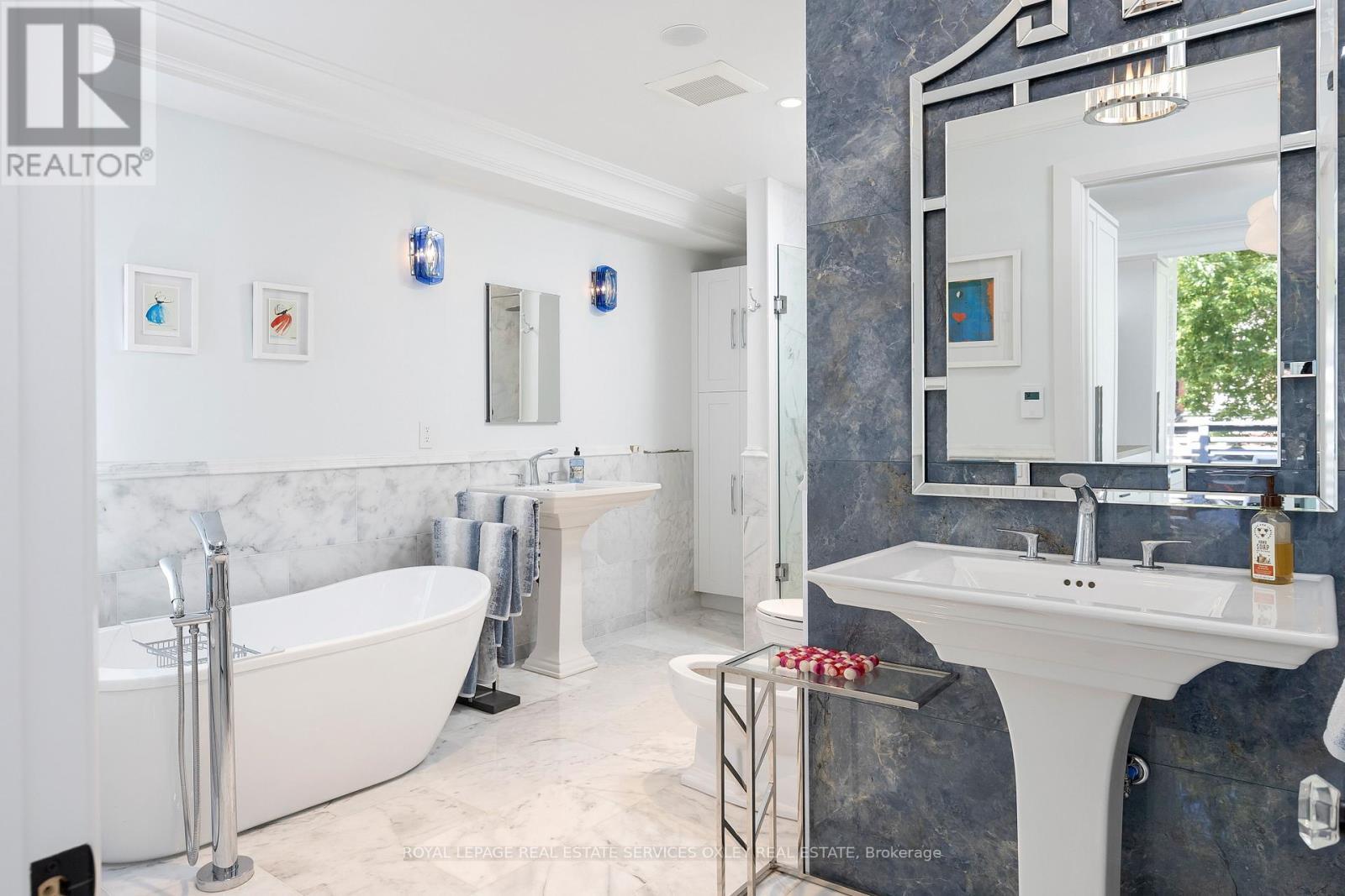 












26 MCMASTER AVENUE

,
Toronto,




Ontario
M4V1A9

