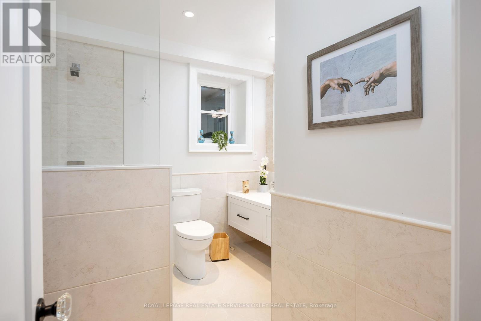 












26 MCMASTER AVENUE

,
Toronto,




Ontario
M4V1A9

