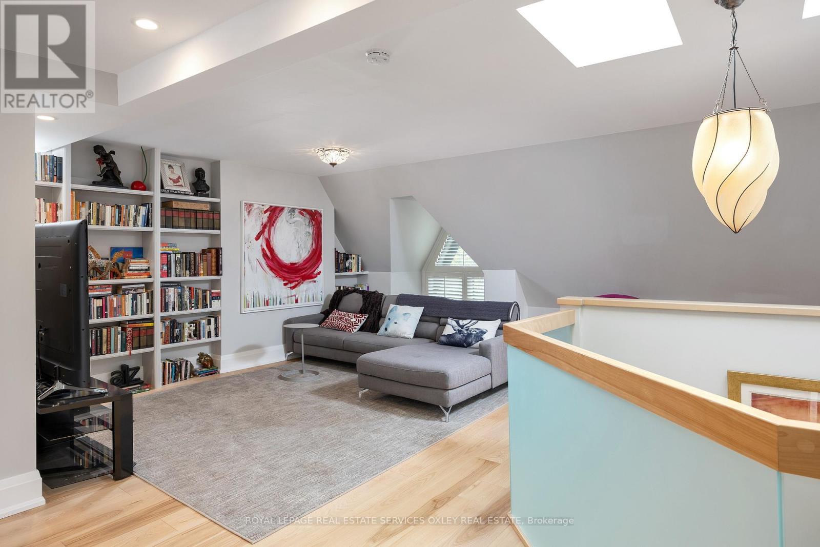 












26 MCMASTER AVENUE

,
Toronto,




Ontario
M4V1A9

