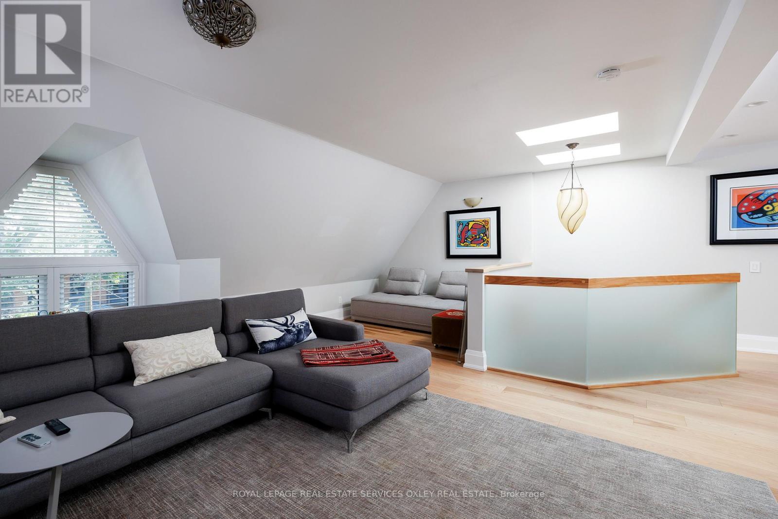 












26 MCMASTER AVENUE

,
Toronto,




Ontario
M4V1A9

