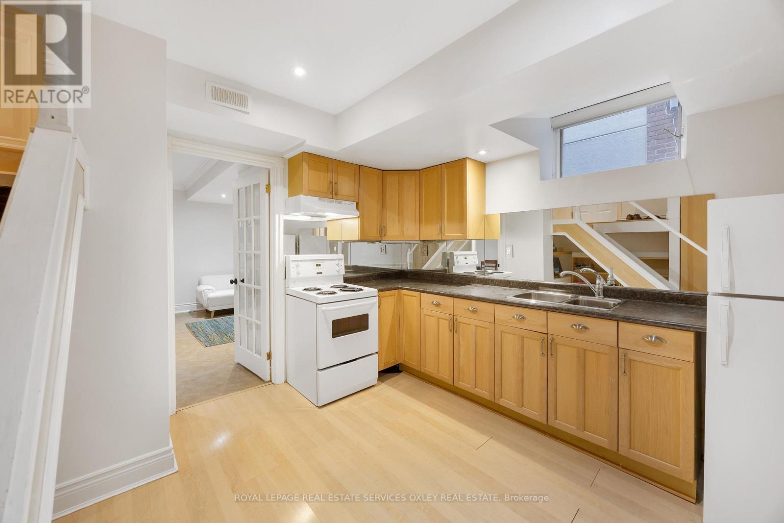 












26 MCMASTER AVENUE

,
Toronto,




Ontario
M4V1A9

