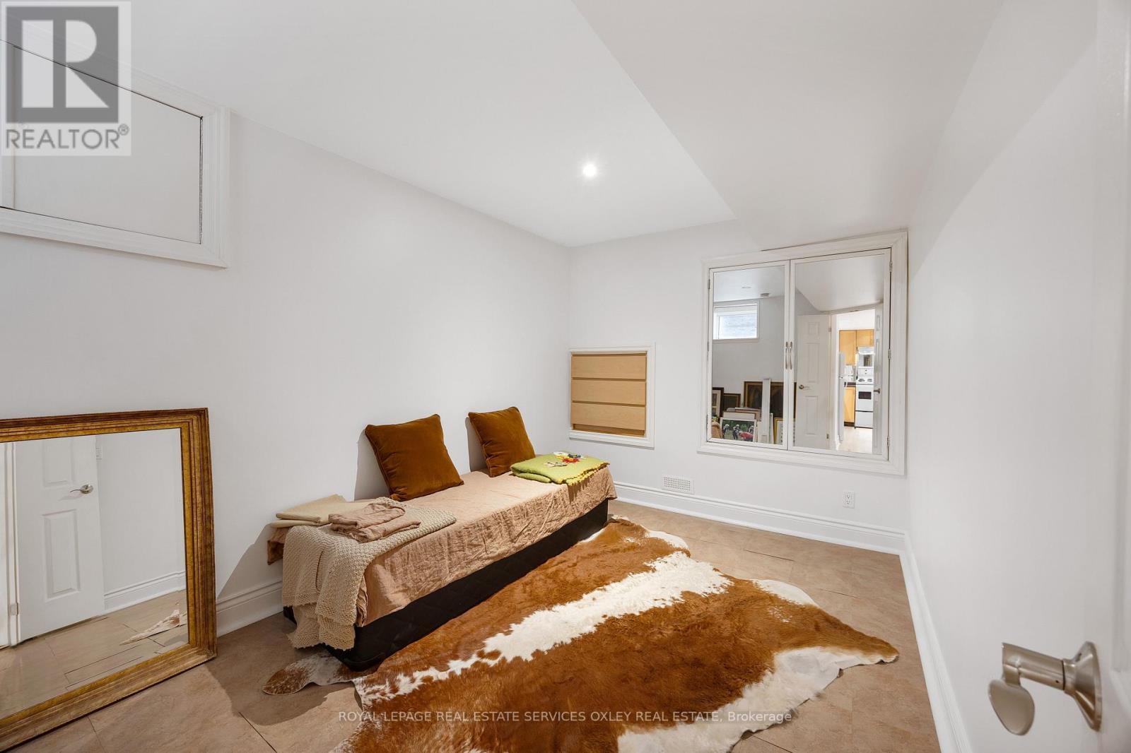 












26 MCMASTER AVENUE

,
Toronto,




Ontario
M4V1A9

