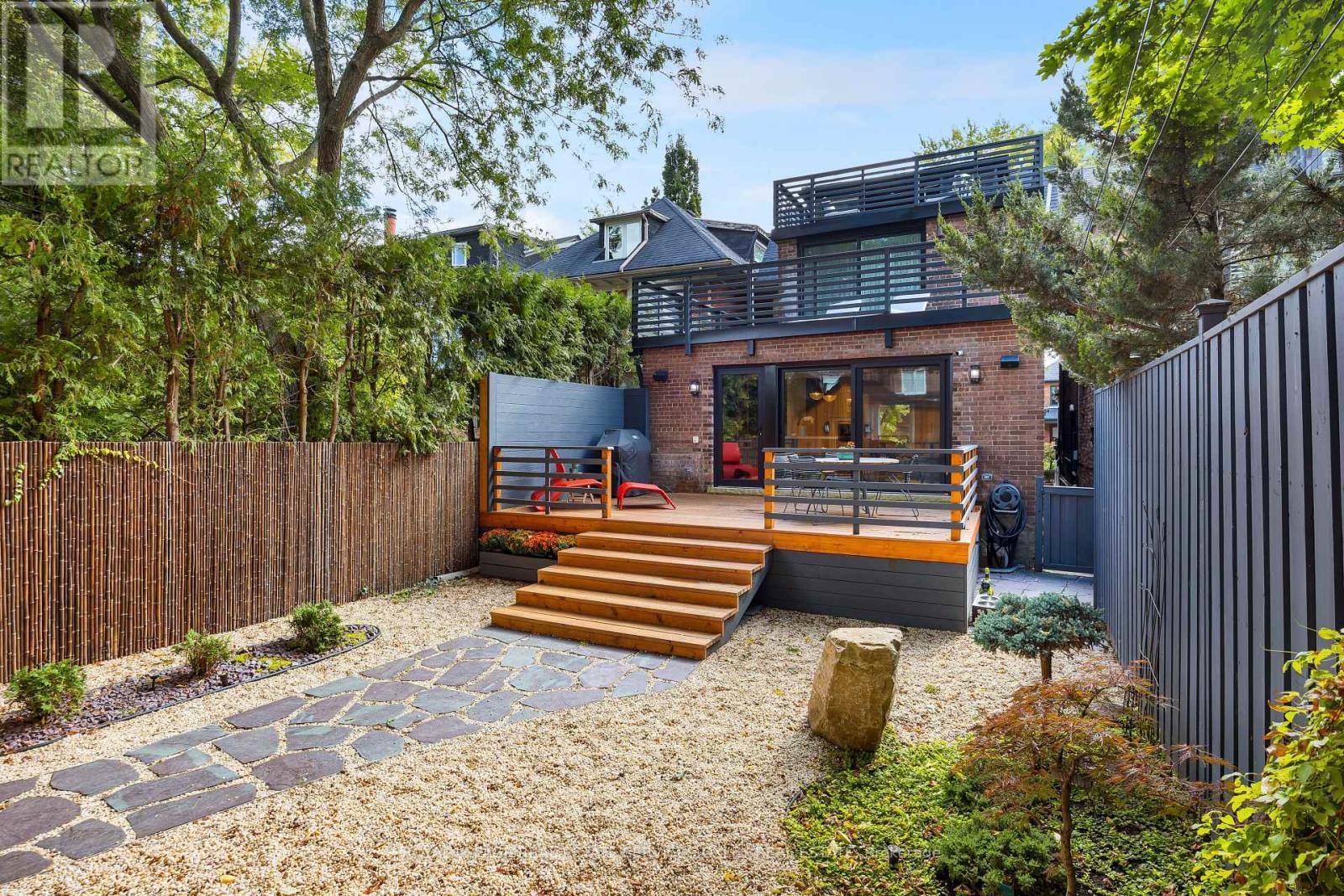 












26 MCMASTER AVENUE

,
Toronto,




Ontario
M4V1A9

