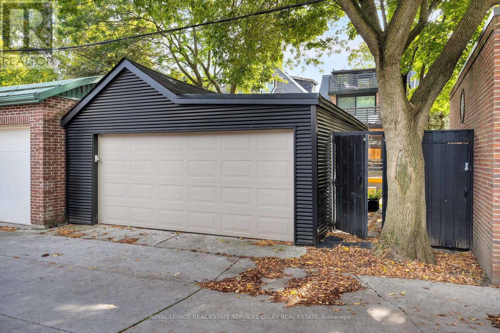 












26 MCMASTER AVENUE

,
Toronto,




Ontario
M4V1A9

